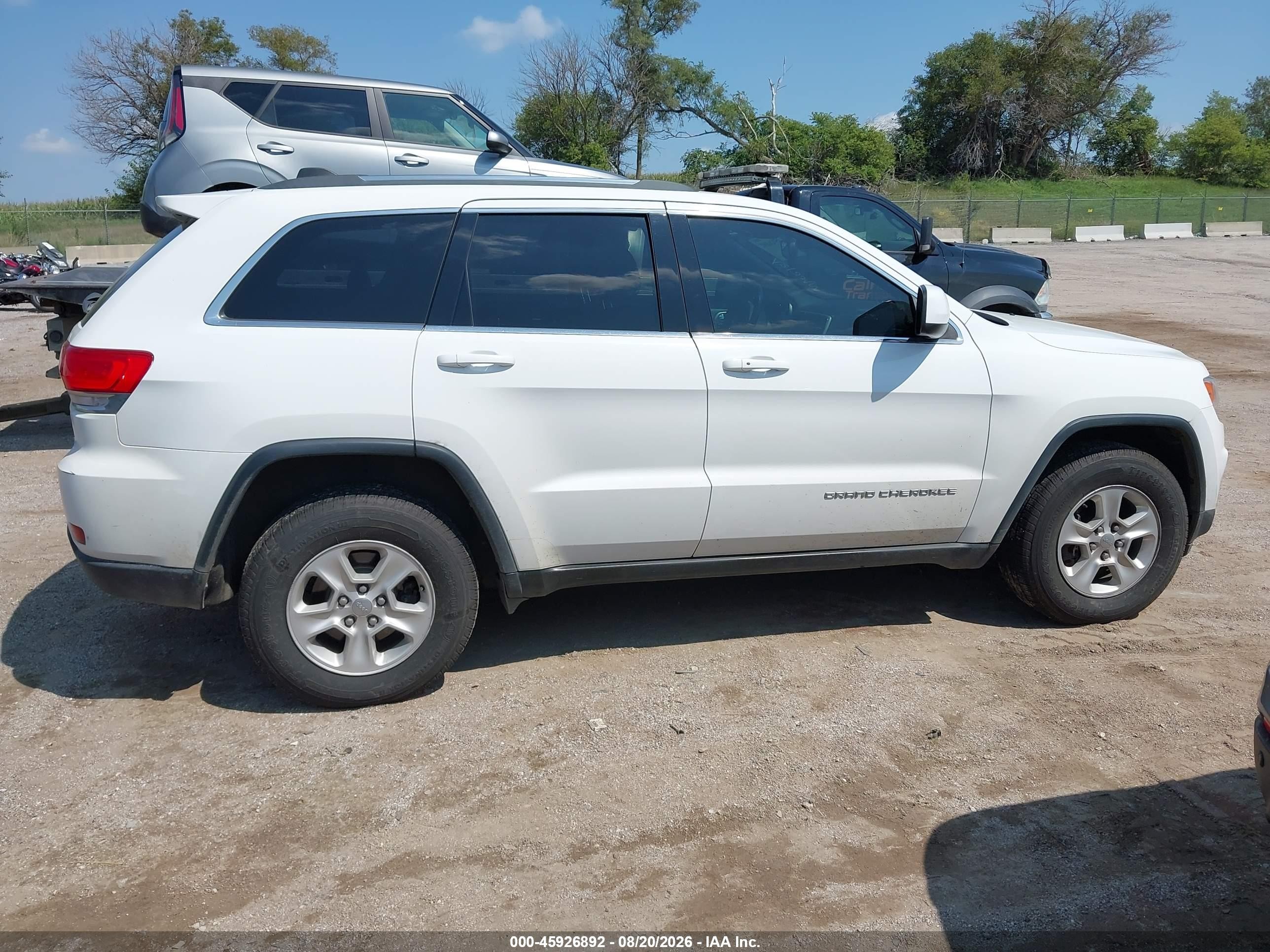 2015 Jeep Grand Cherokee Laredo White vin: 1C4RJFAG0FC889182