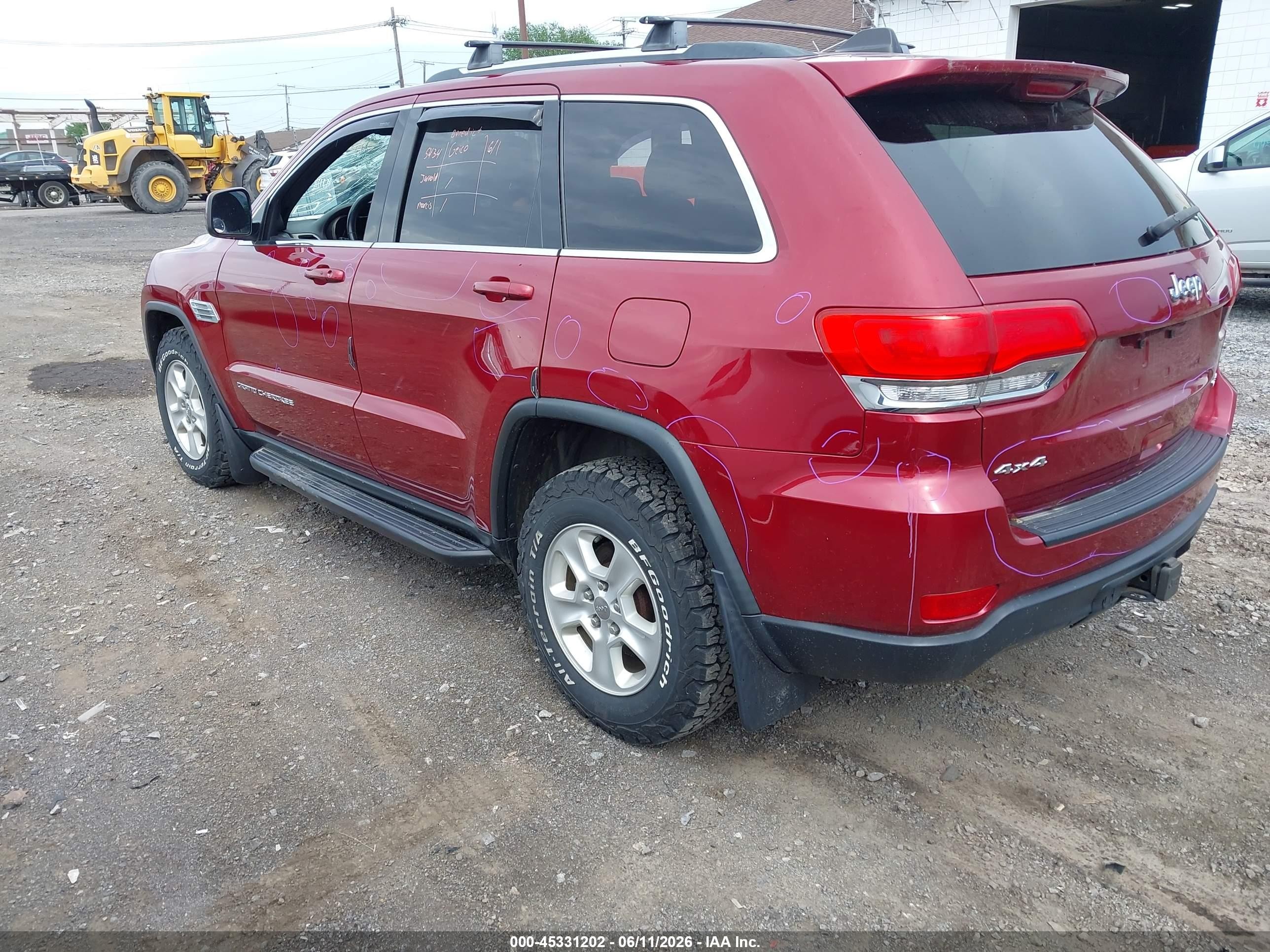 2015 Jeep Grand Cherokee Laredo Red vin: 1C4RJFAG0FC942575