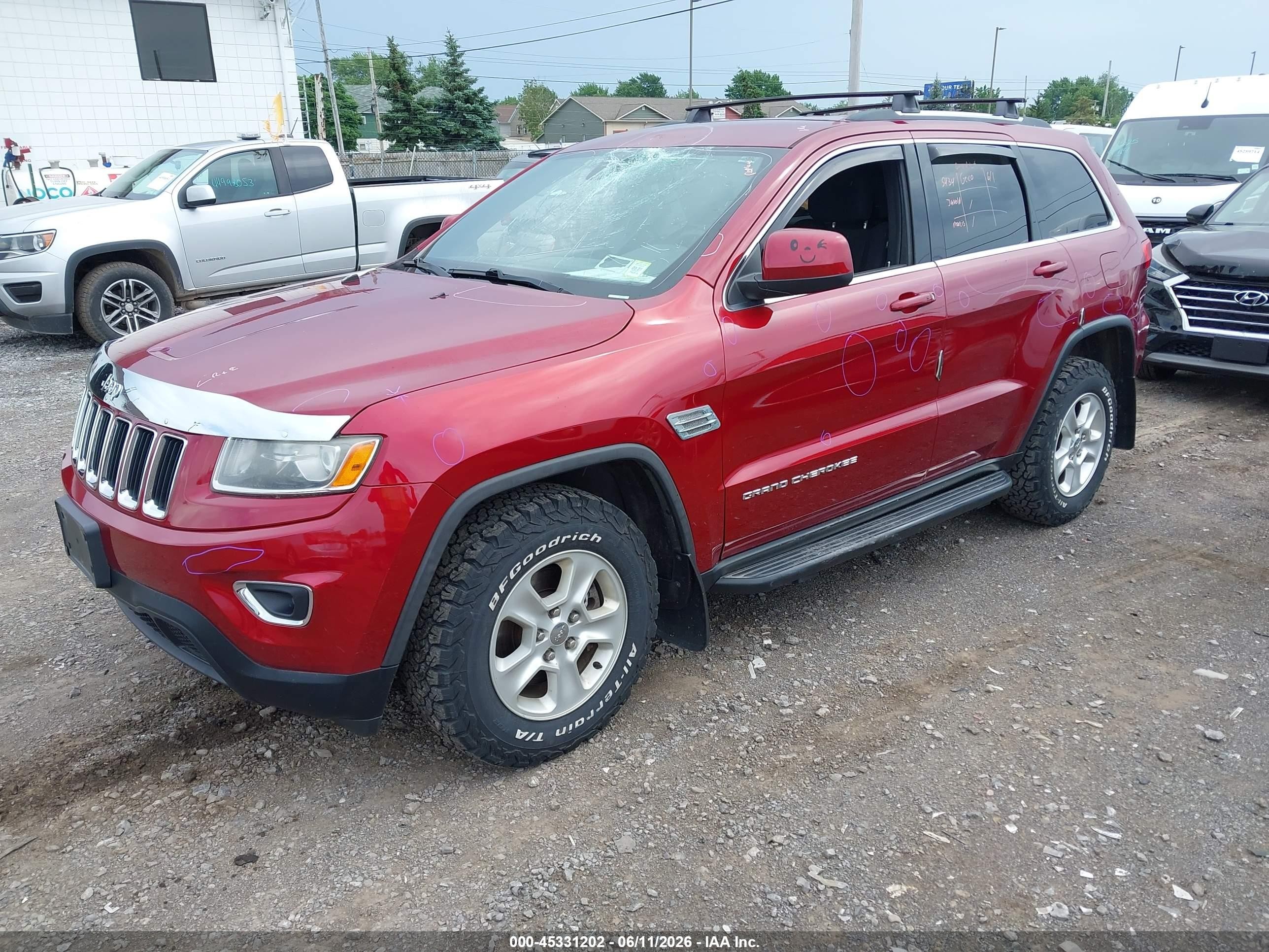 2015 Jeep Grand Cherokee Laredo Red vin: 1C4RJFAG0FC942575