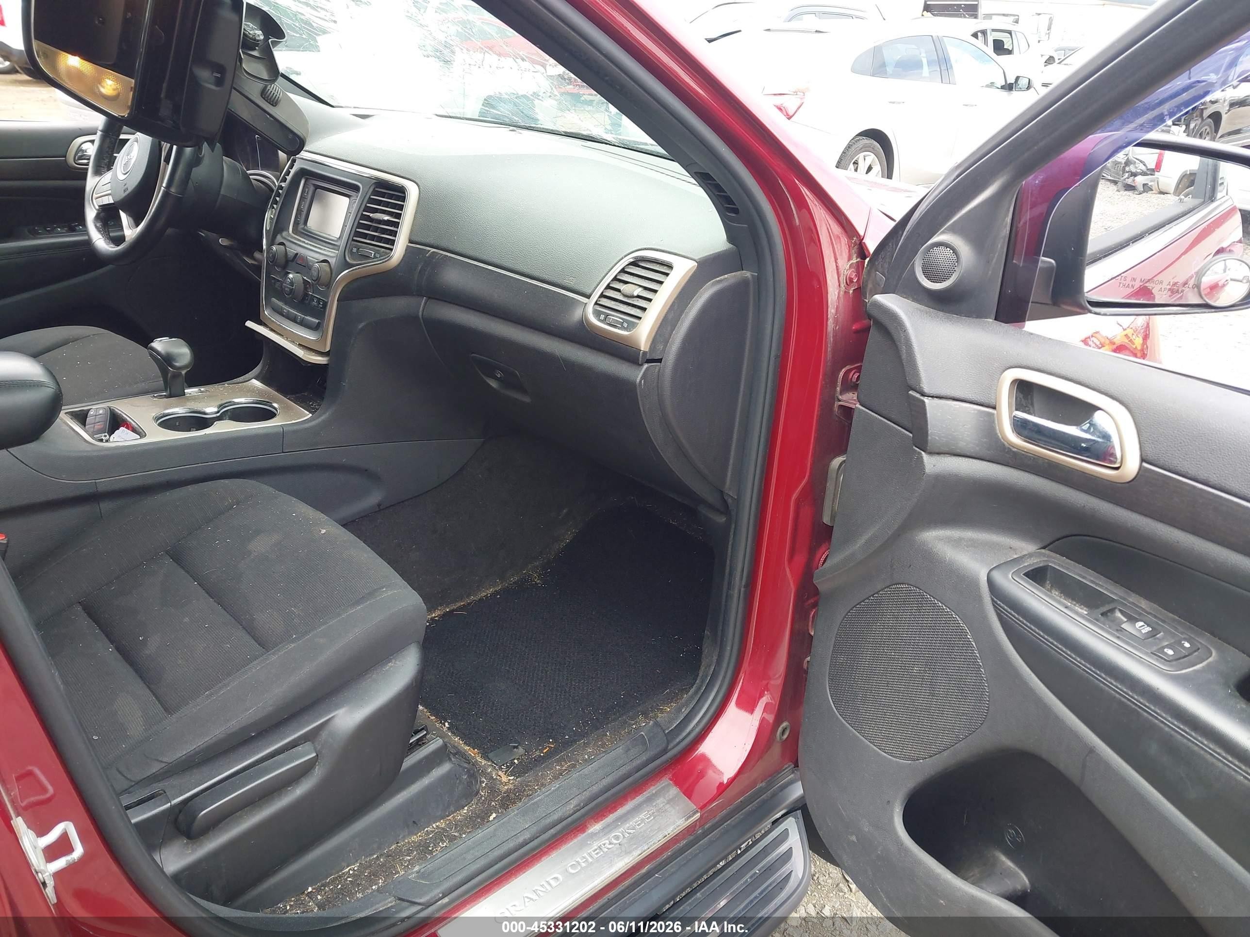2015 Jeep Grand Cherokee Laredo Red vin: 1C4RJFAG0FC942575
