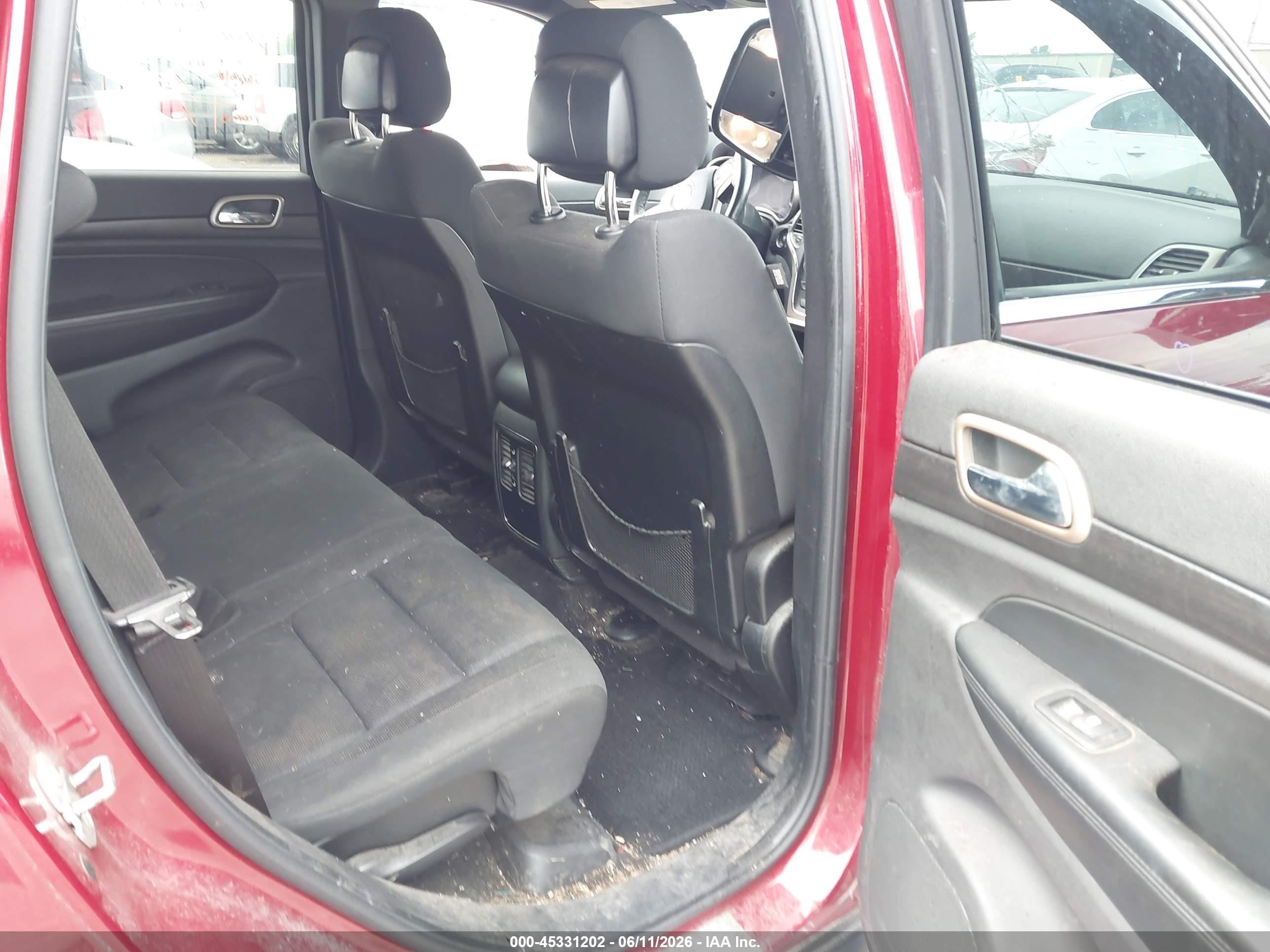2015 Jeep Grand Cherokee Laredo Red vin: 1C4RJFAG0FC942575