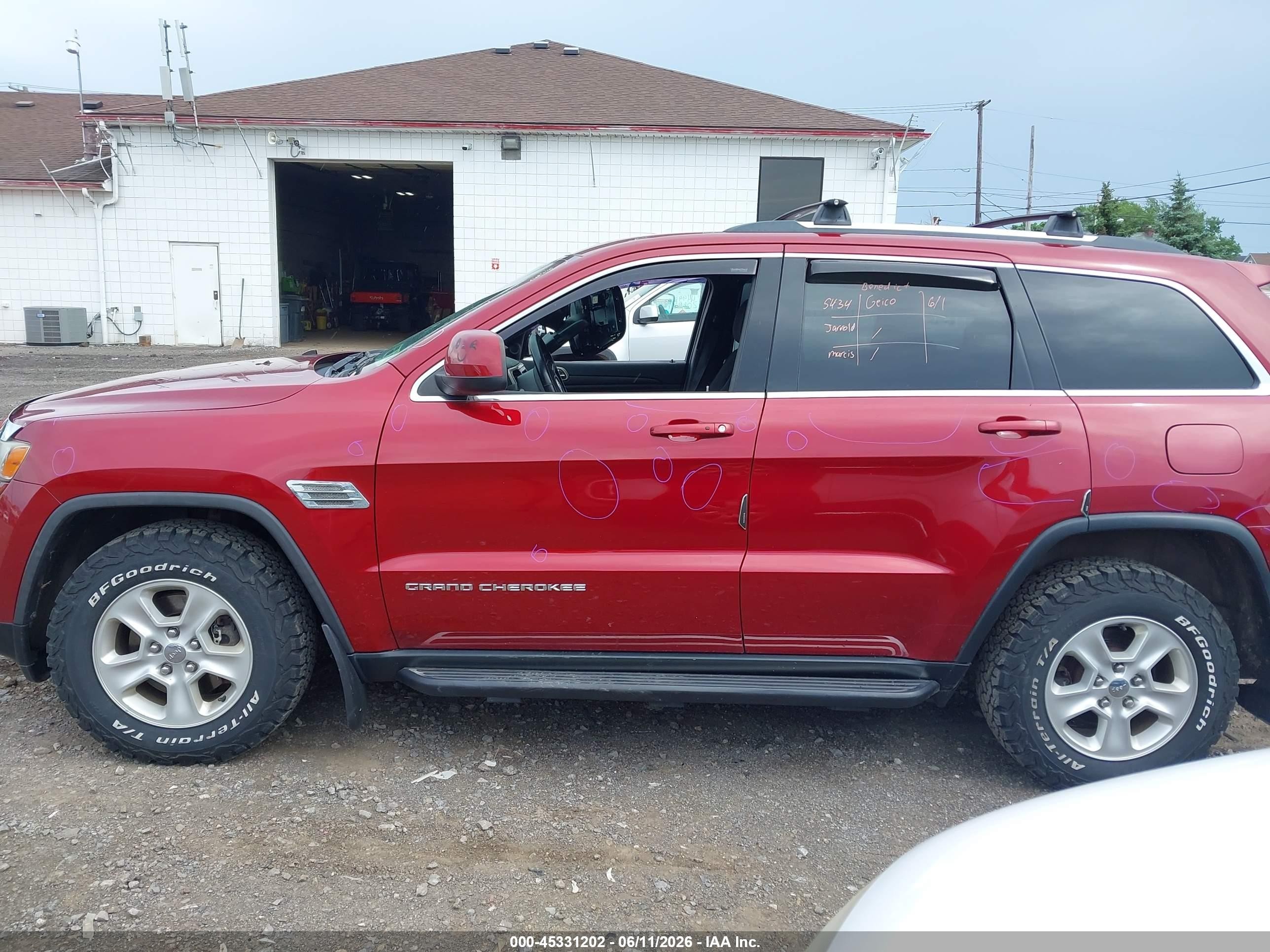 2015 Jeep Grand Cherokee Laredo Red vin: 1C4RJFAG0FC942575