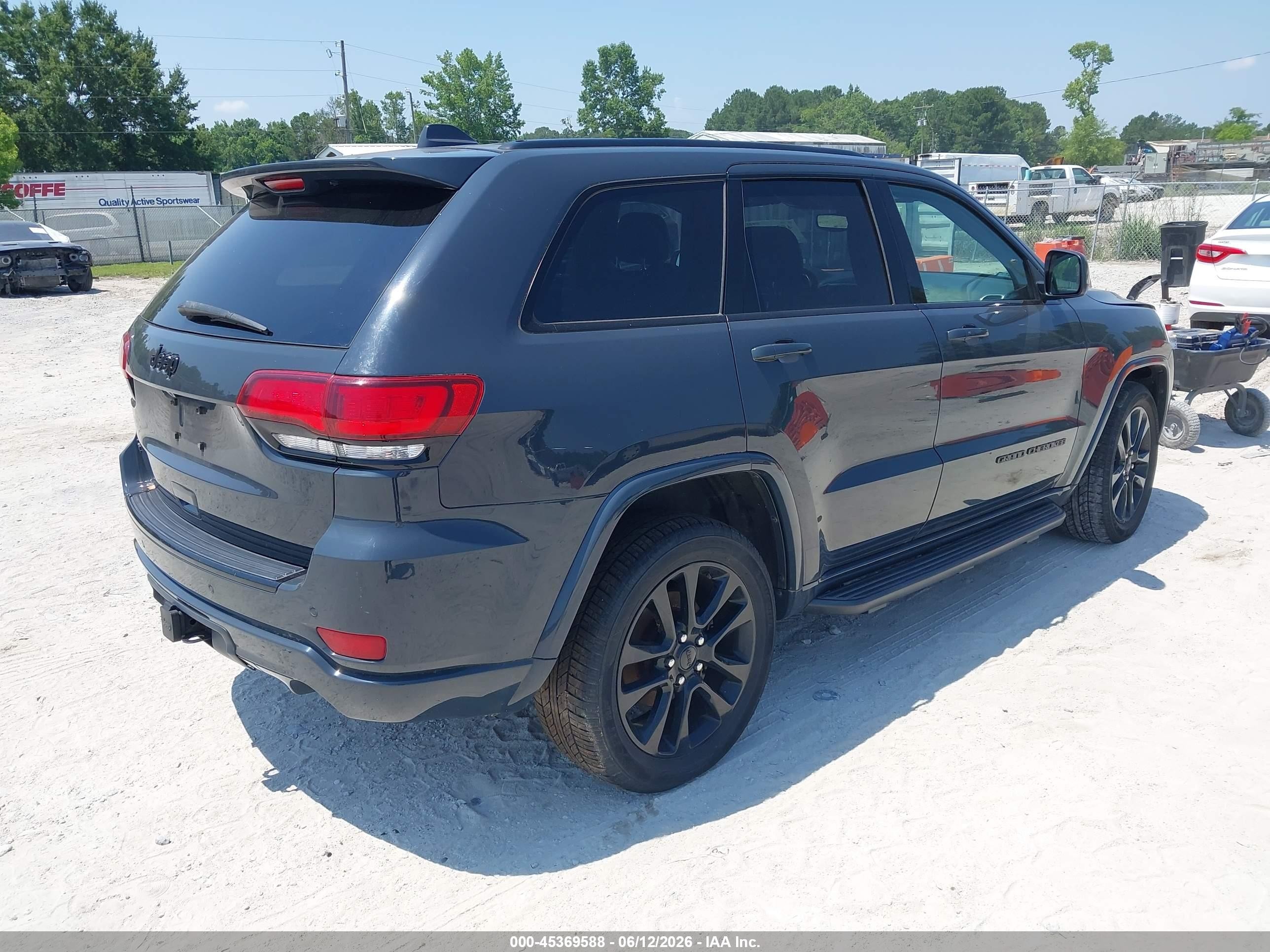 2017 Jeep Grand Cherokee Altitude 4x4 Gray vin: 1C4RJFAG0HC886365