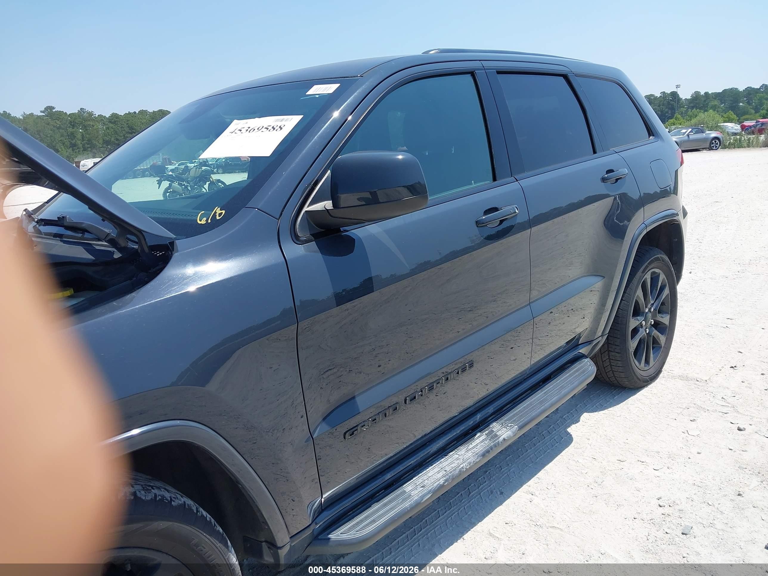 2017 Jeep Grand Cherokee Altitude 4x4 Gray vin: 1C4RJFAG0HC886365