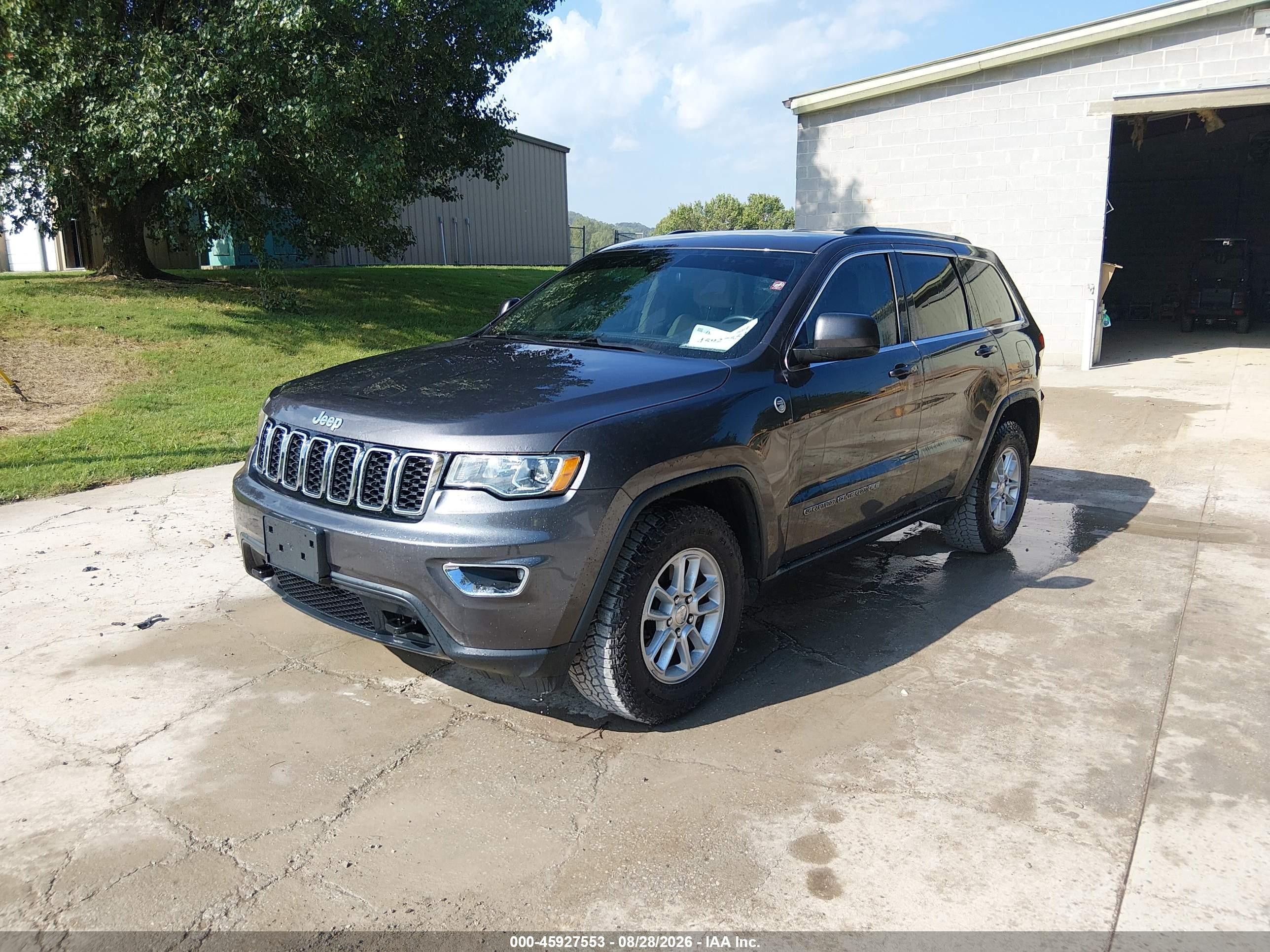2018 Jeep Grand Cherokee Laredo E 4x4 Gray vin: 1C4RJFAG0JC420098