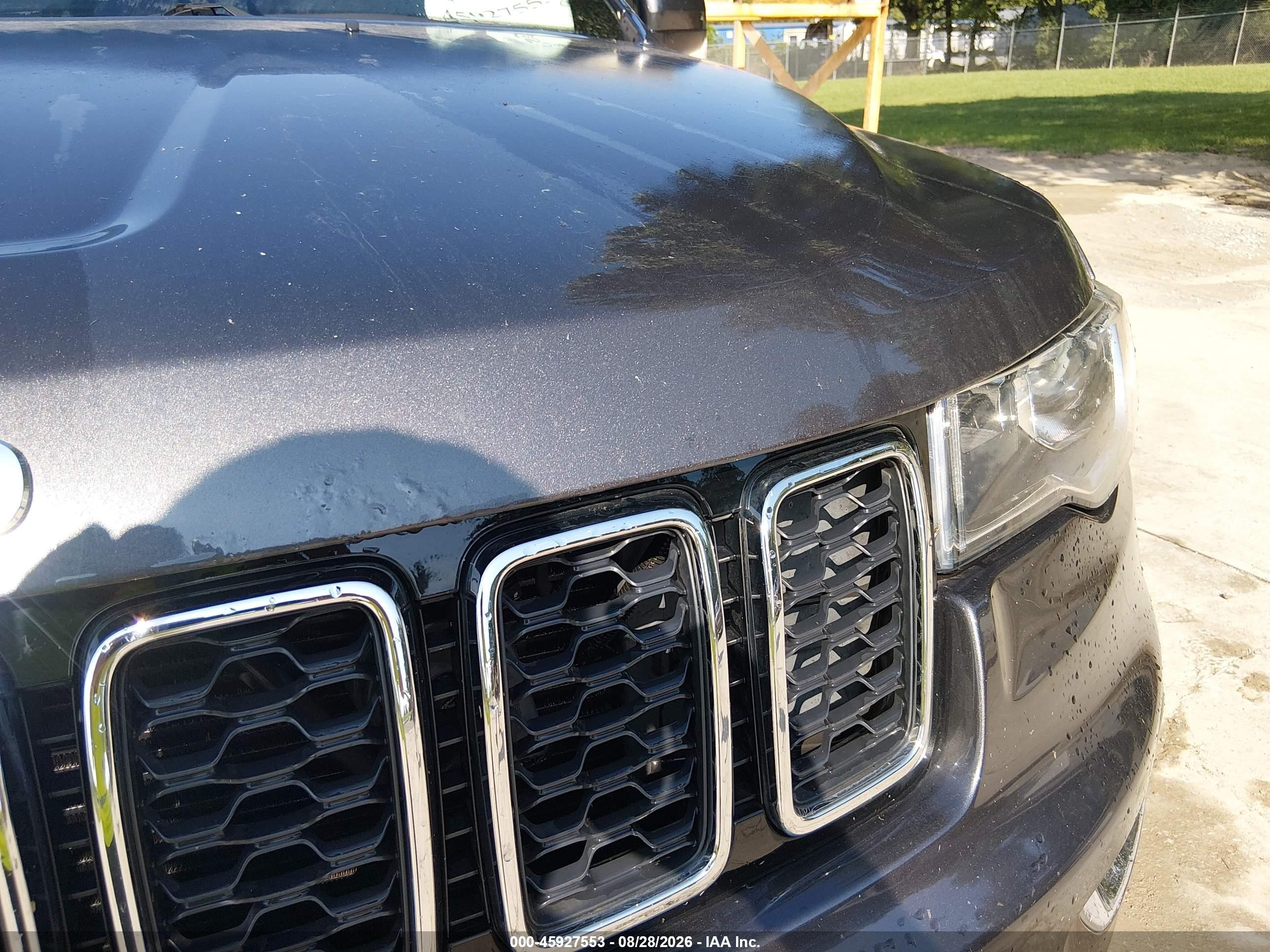 2018 Jeep Grand Cherokee Laredo E 4x4 Gray vin: 1C4RJFAG0JC420098
