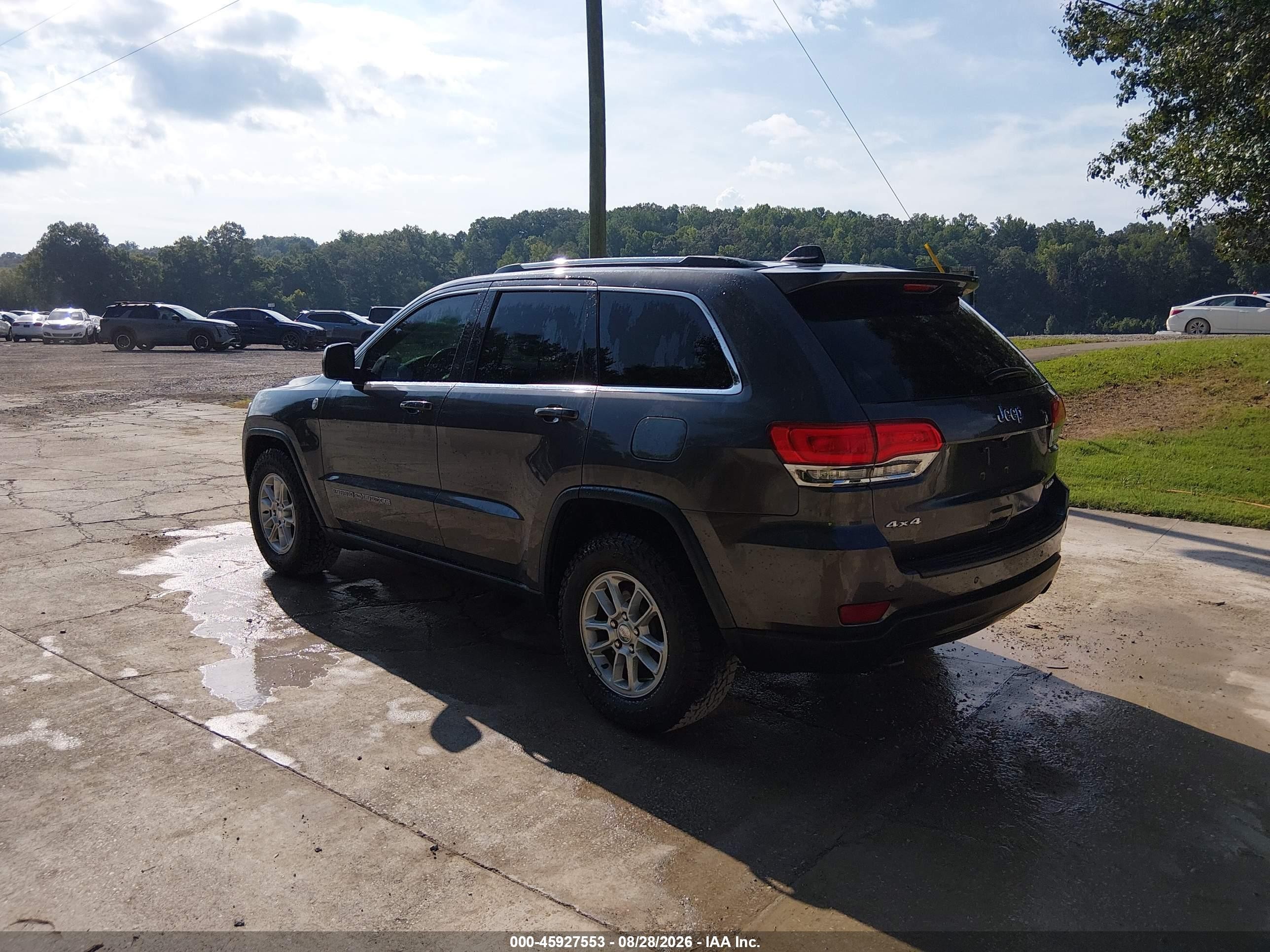 2018 Jeep Grand Cherokee Laredo E 4x4 Gray vin: 1C4RJFAG0JC420098
