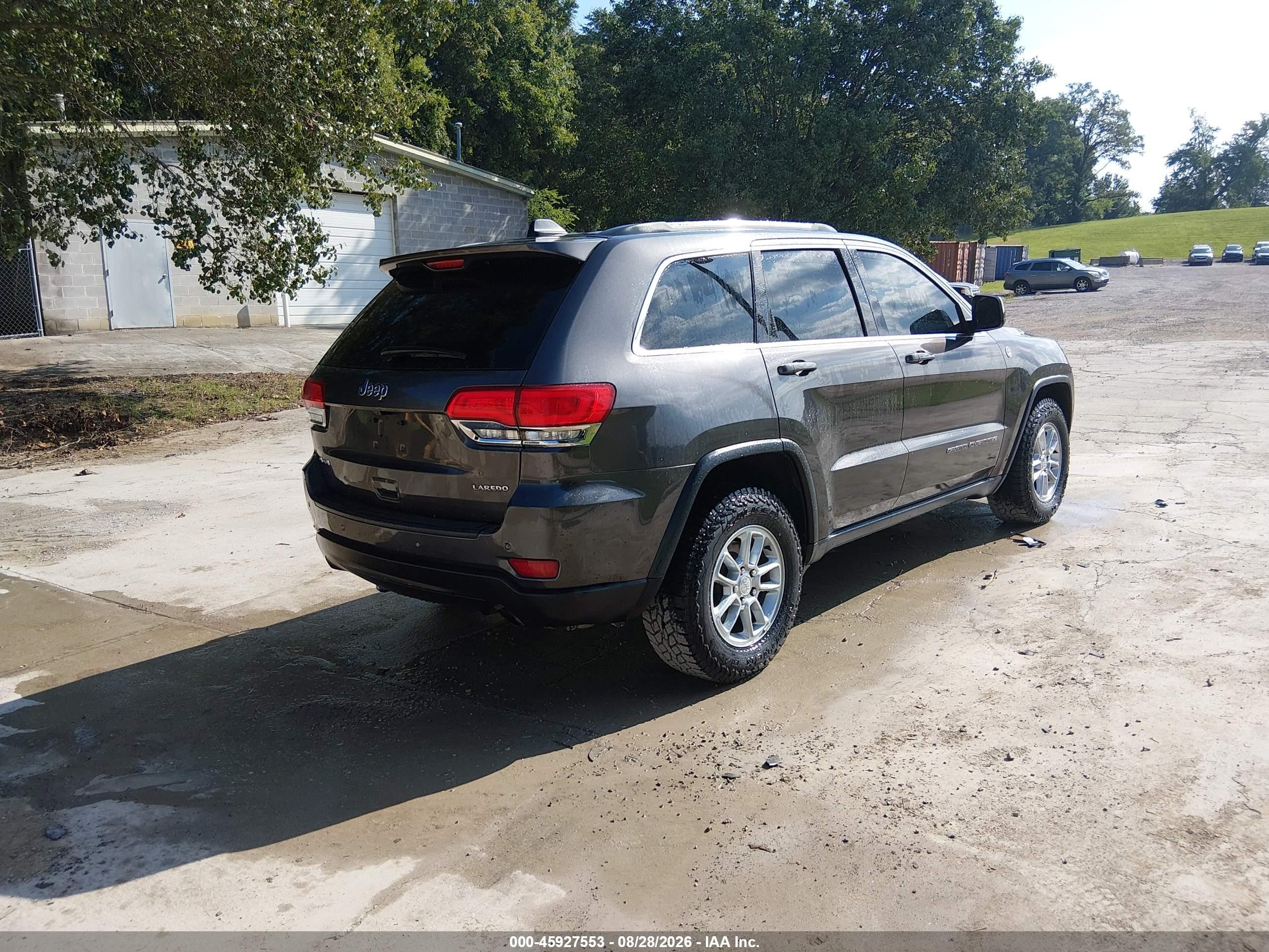 2018 Jeep Grand Cherokee Laredo E 4x4 Gray vin: 1C4RJFAG0JC420098