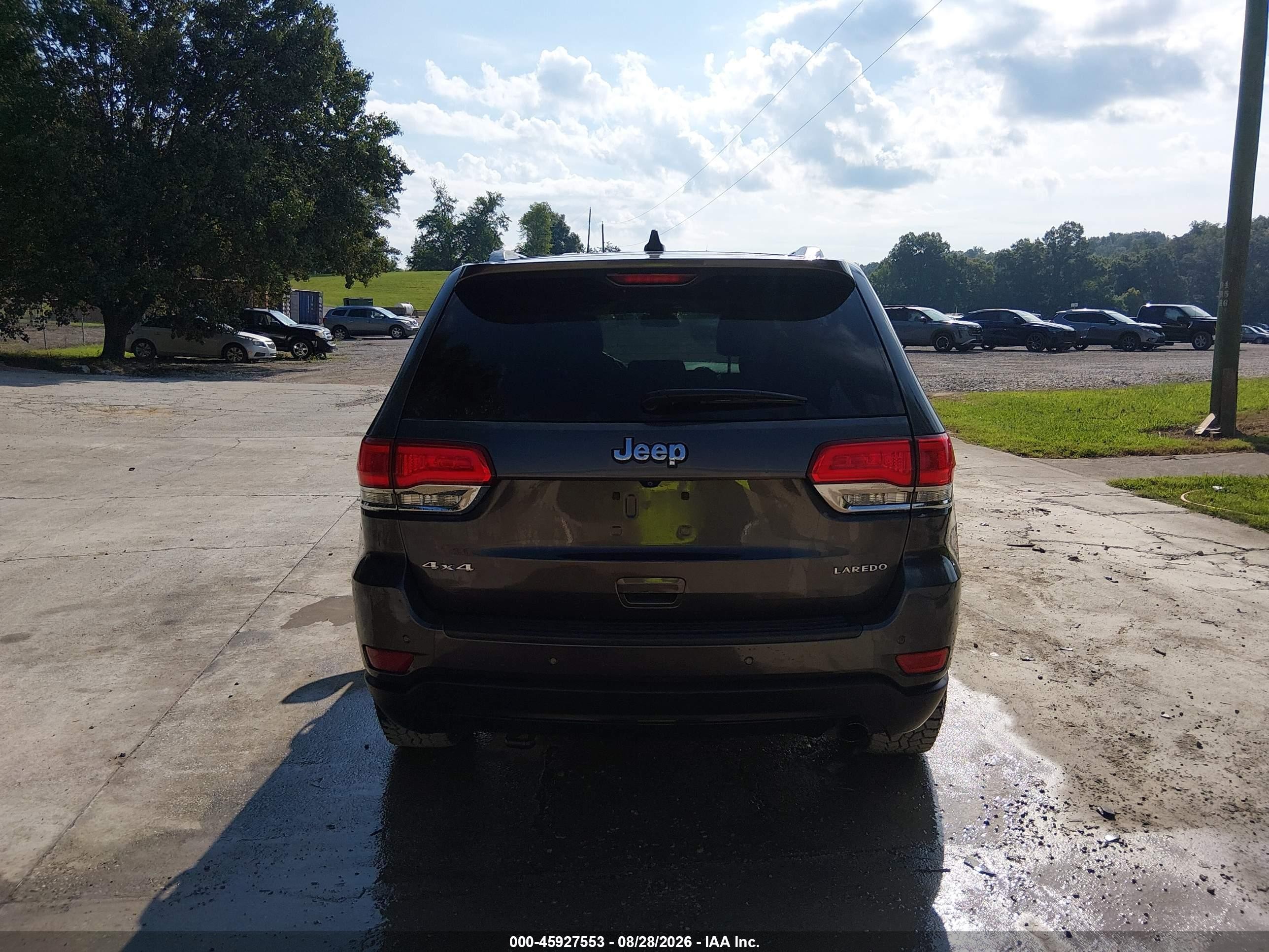 2018 Jeep Grand Cherokee Laredo E 4x4 Gray vin: 1C4RJFAG0JC420098