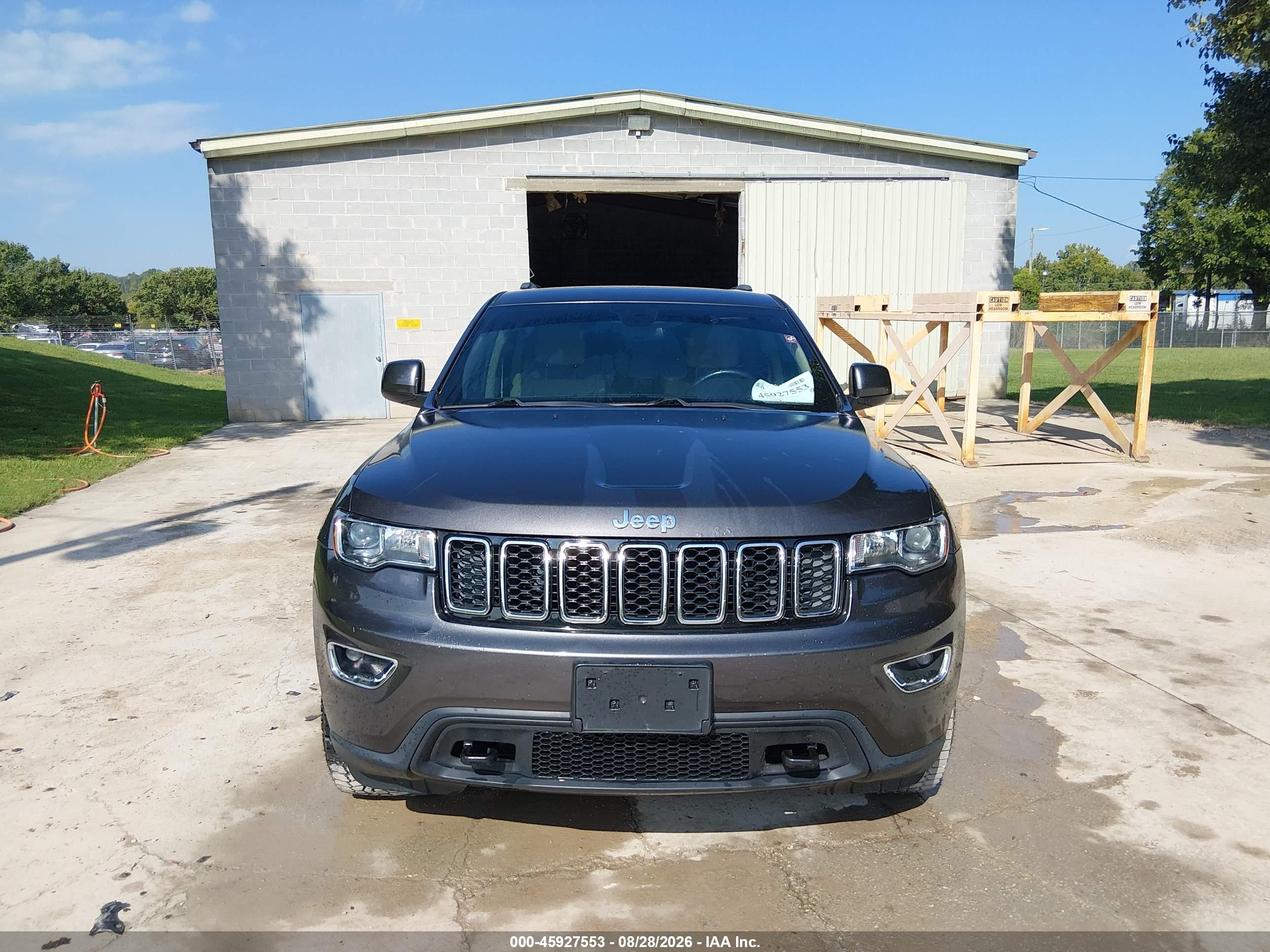2018 Jeep Grand Cherokee Laredo E 4x4 Gray vin: 1C4RJFAG0JC420098