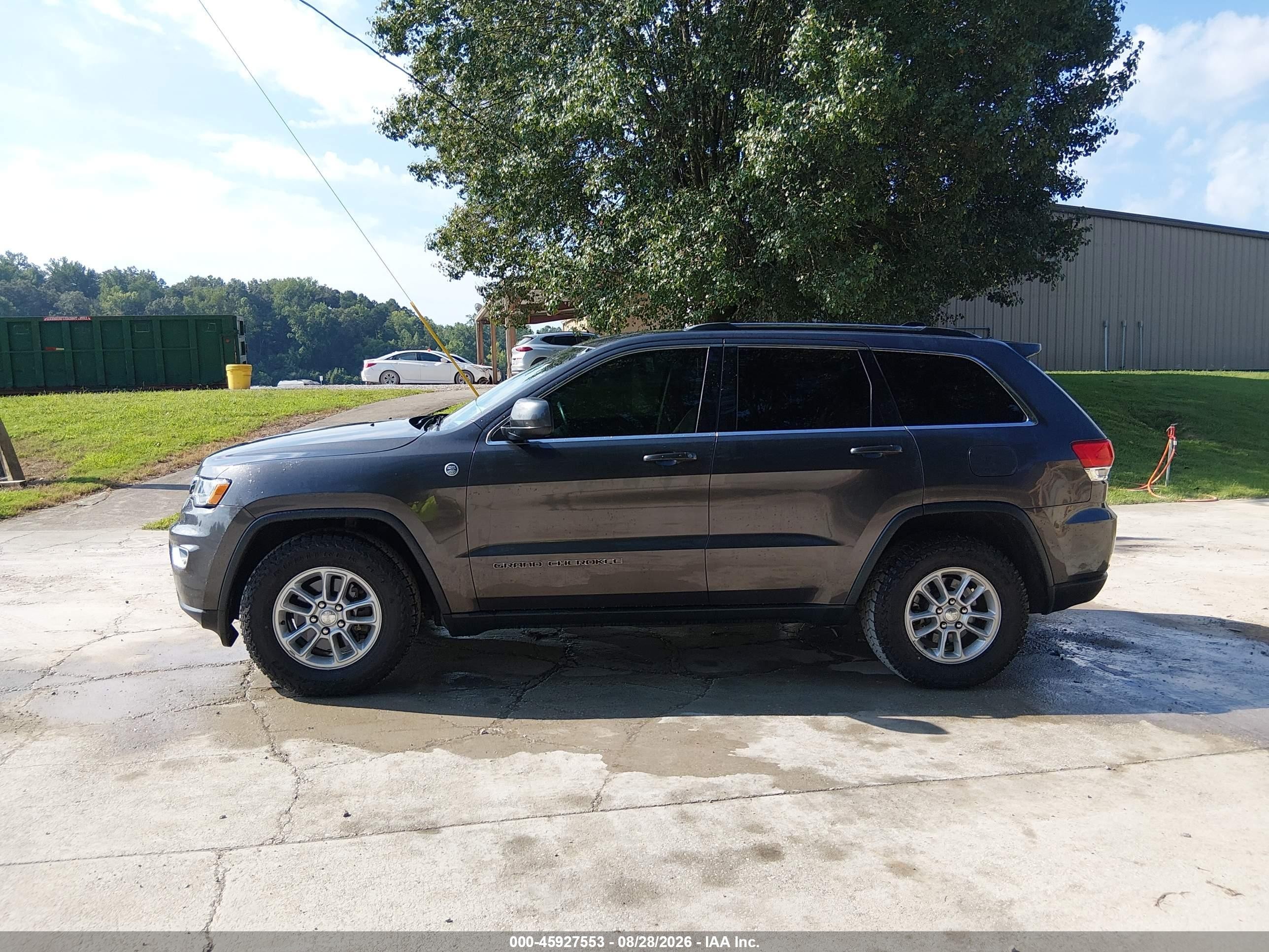 2018 Jeep Grand Cherokee Laredo E 4x4 Gray vin: 1C4RJFAG0JC420098