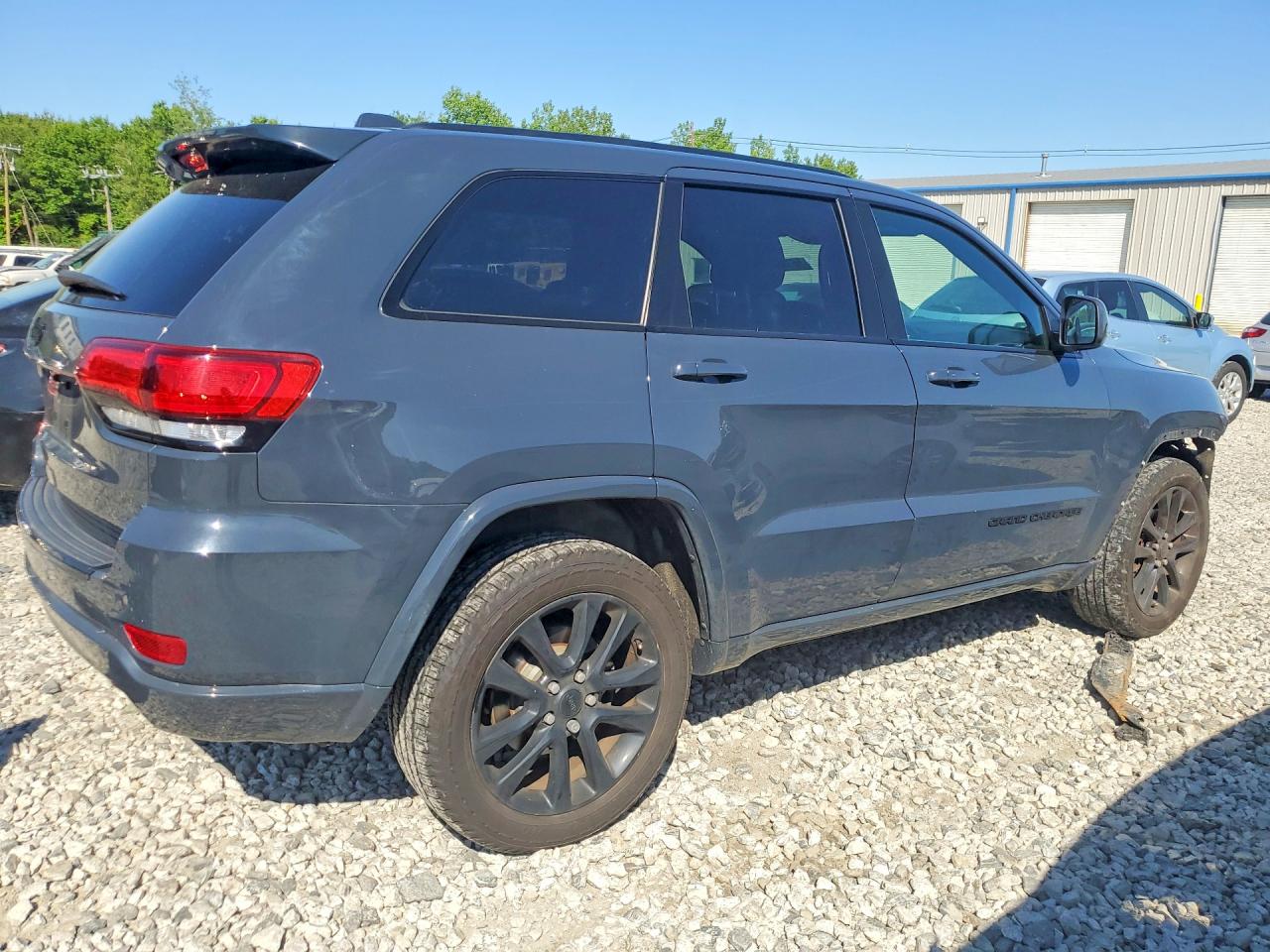2018 Jeep Grand Cherokee Laredo Серый vin: 1C4RJFAG0JC421090