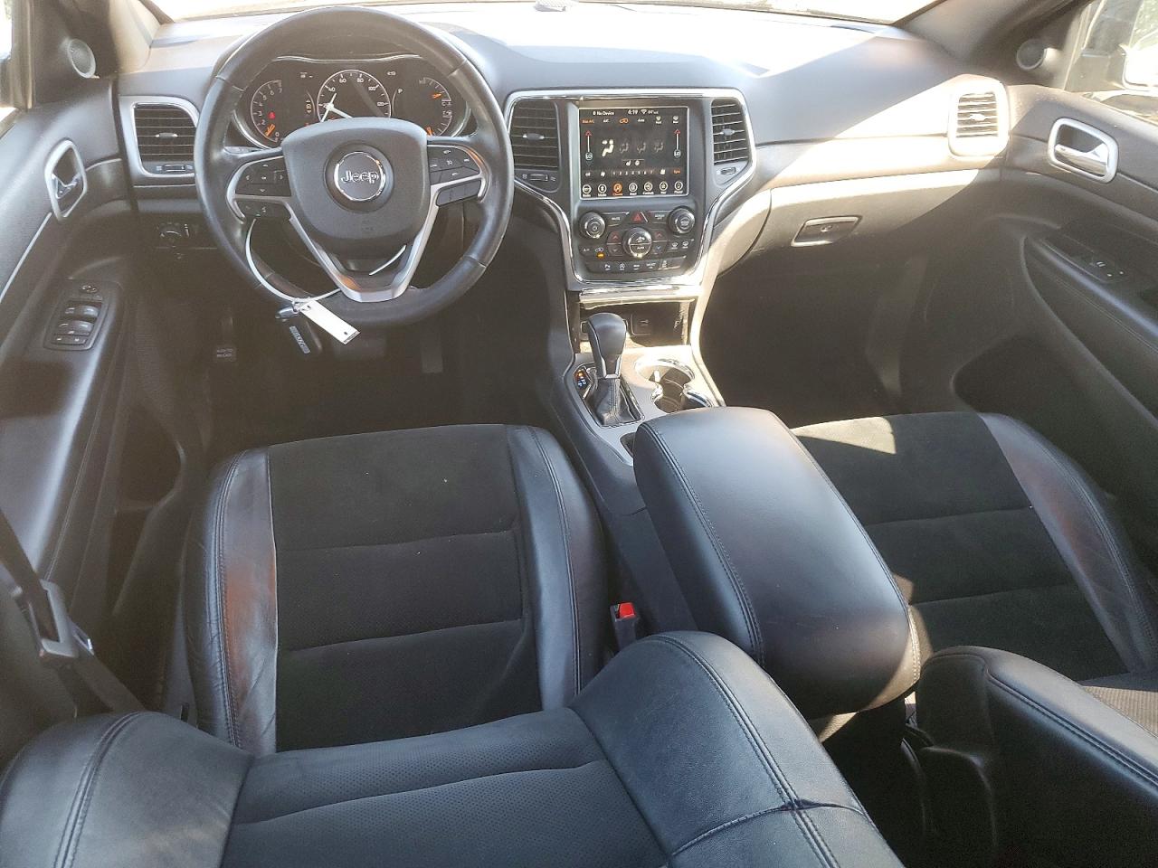 2018 Jeep Grand Cherokee Laredo Серый vin: 1C4RJFAG0JC421090