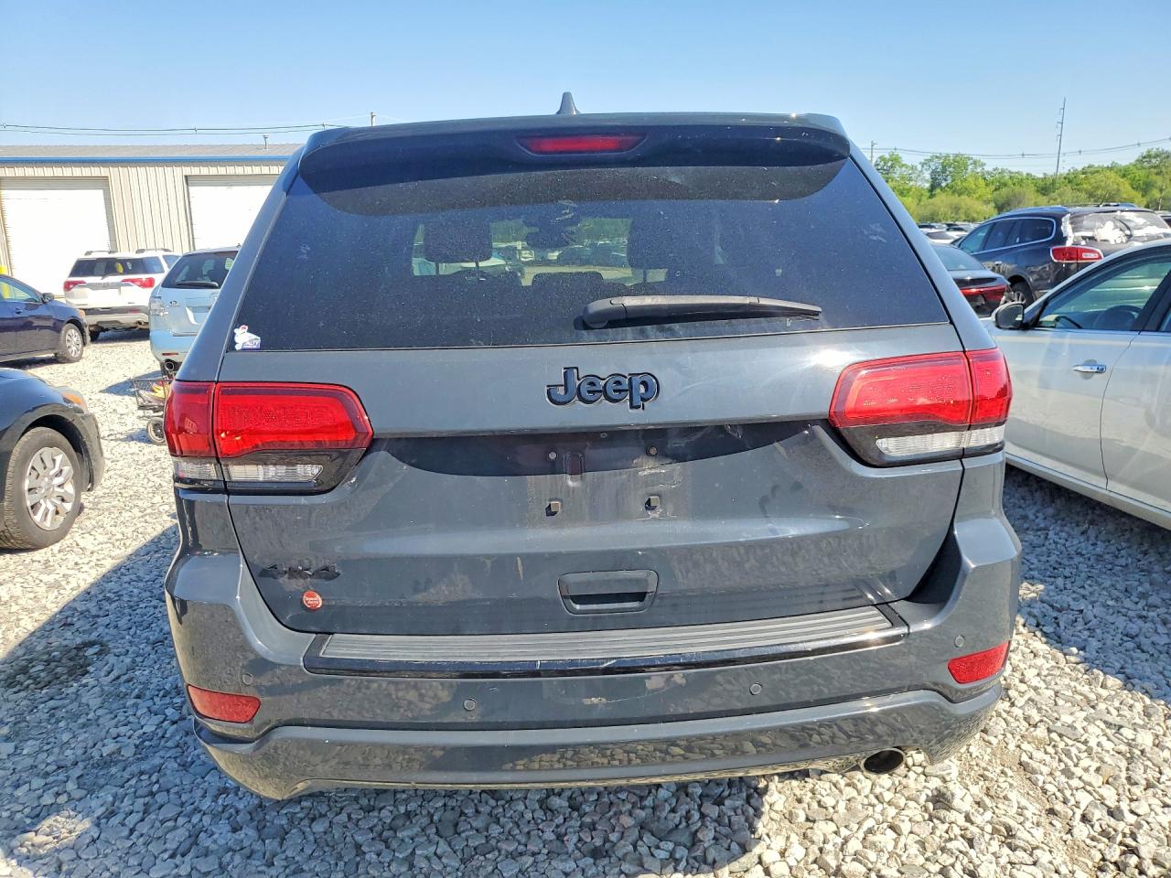 2018 Jeep Grand Cherokee Laredo Серый vin: 1C4RJFAG0JC421090