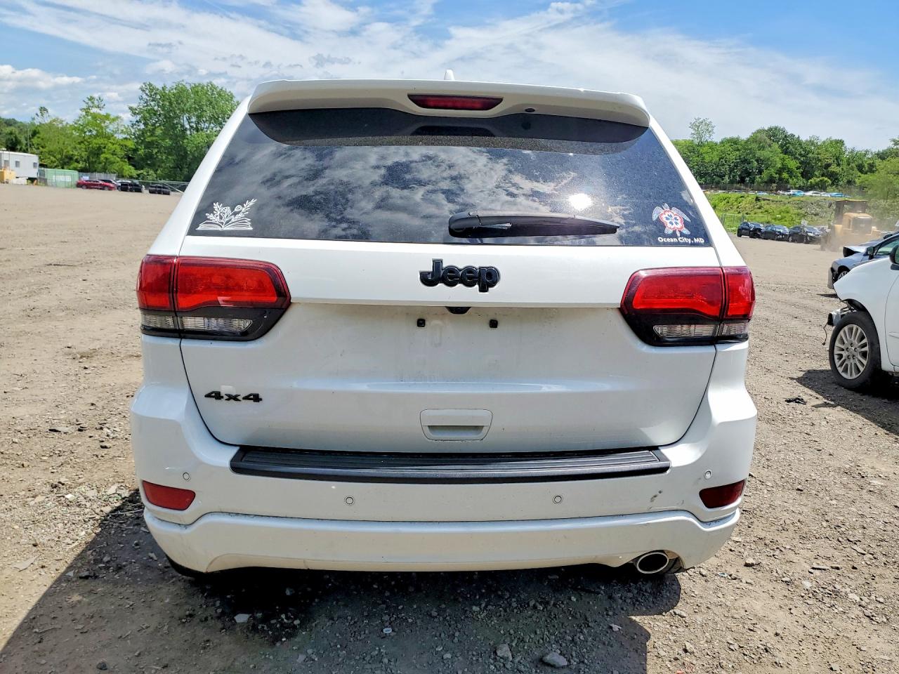 2022 Jeep Grand Cherokee Laredo E Белый vin: 1C4RJFAG0NC150487