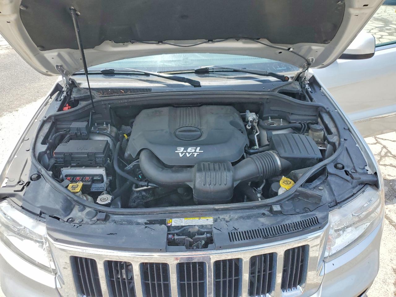 2012 Jeep Grand Cherokee Laredo Silver vin: 1C4RJFAG1CC145294