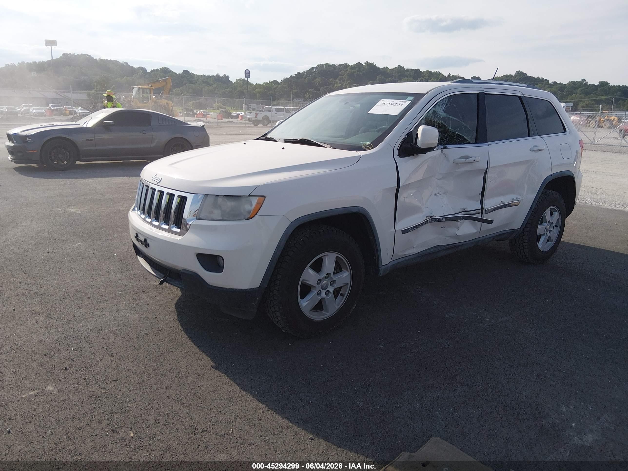 2012 Jeep Grand Cherokee Laredo White vin: 1C4RJFAG1CC148986