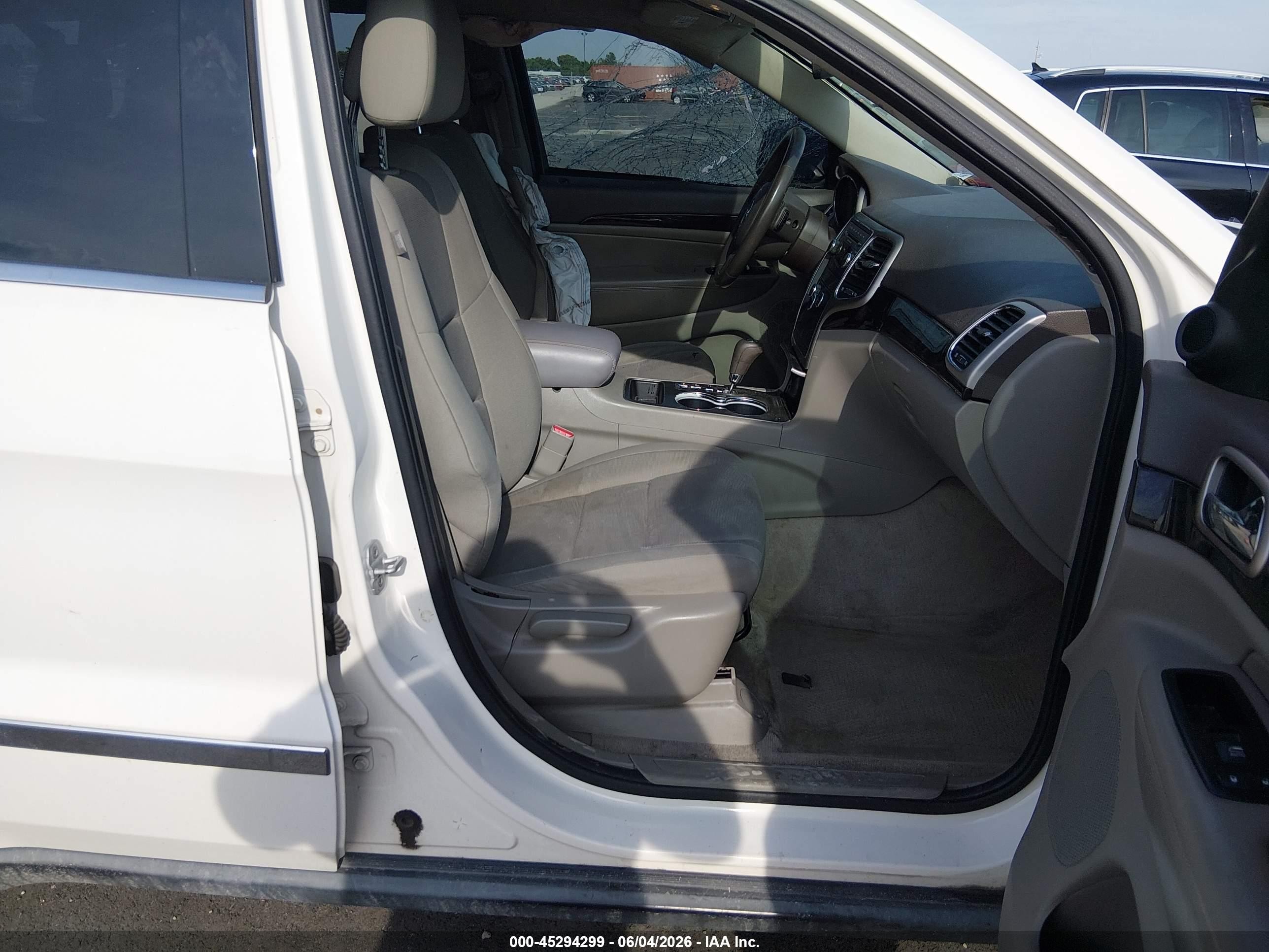 2012 Jeep Grand Cherokee Laredo White vin: 1C4RJFAG1CC148986