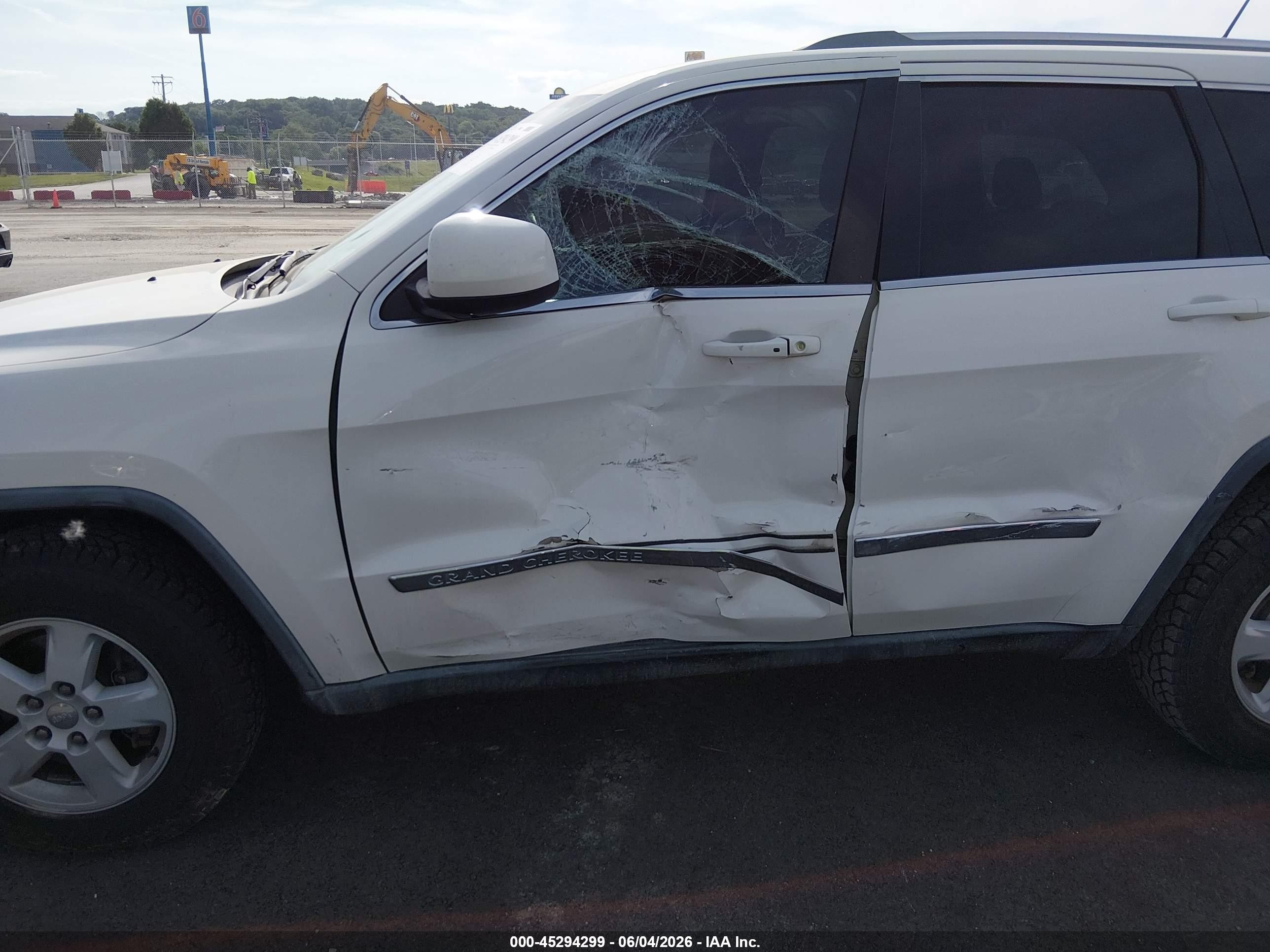 2012 Jeep Grand Cherokee Laredo White vin: 1C4RJFAG1CC148986