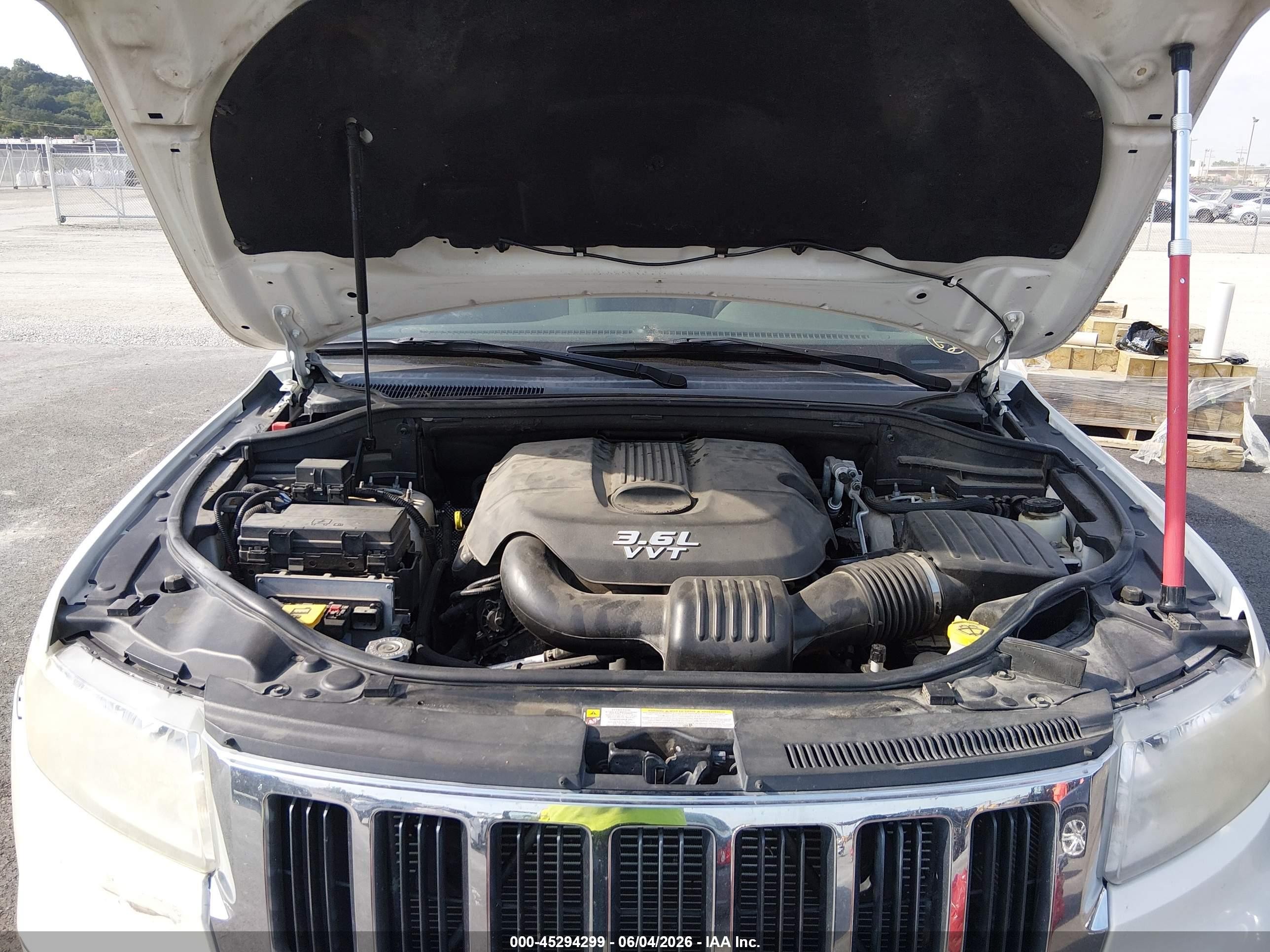 2012 Jeep Grand Cherokee Laredo White vin: 1C4RJFAG1CC148986