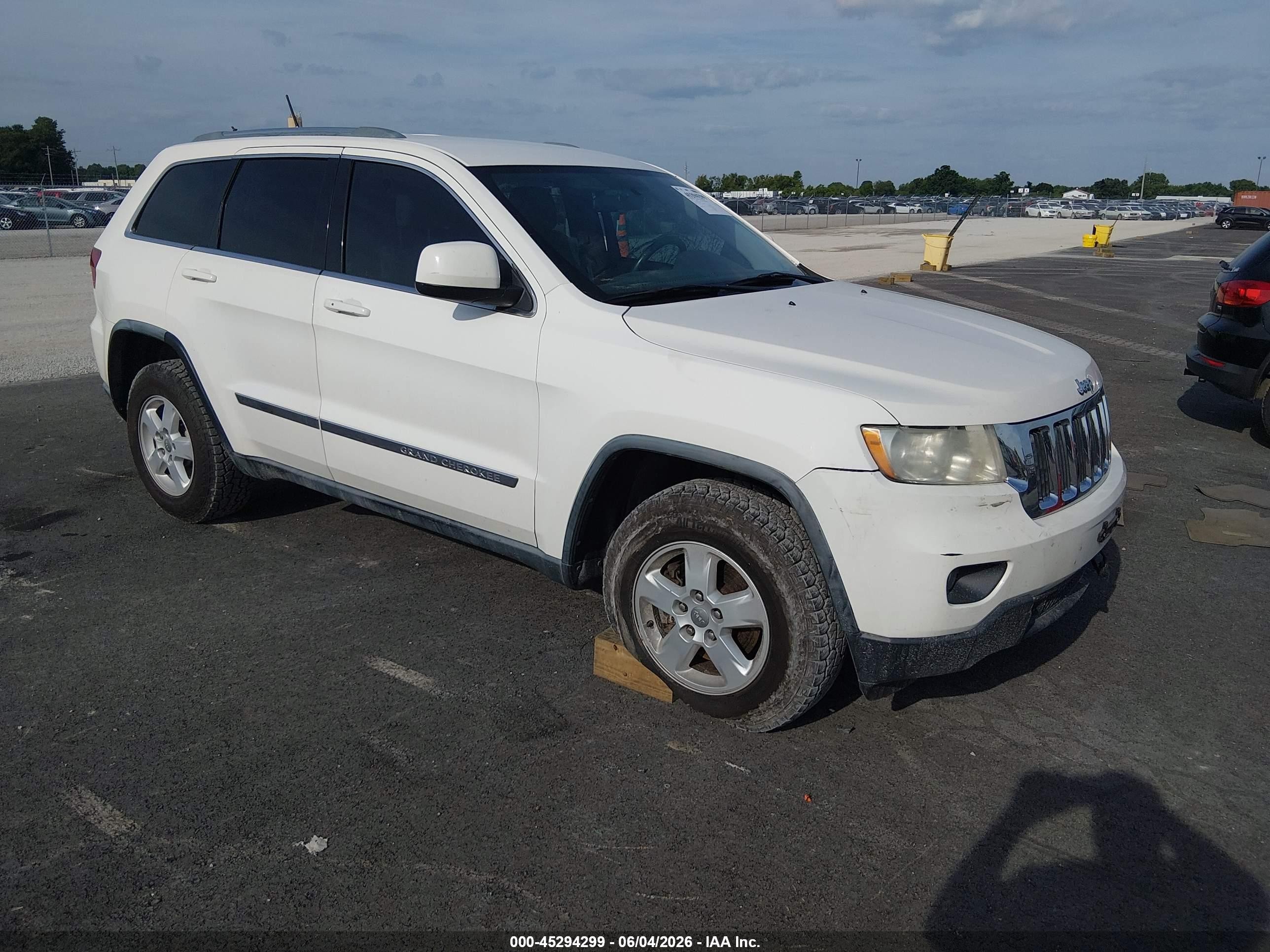2012 Jeep Grand Cherokee Laredo White vin: 1C4RJFAG1CC148986