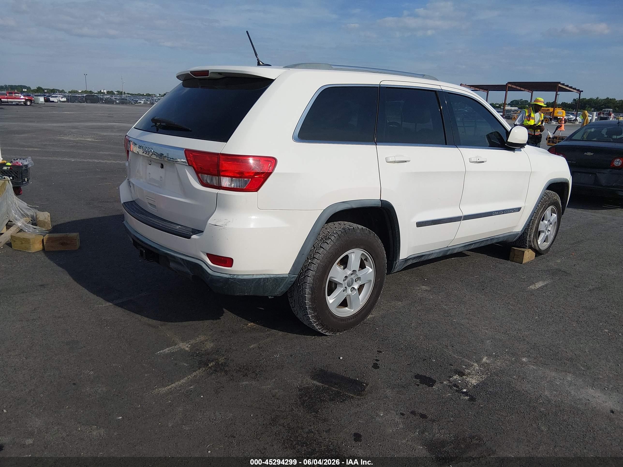 2012 Jeep Grand Cherokee Laredo White vin: 1C4RJFAG1CC148986