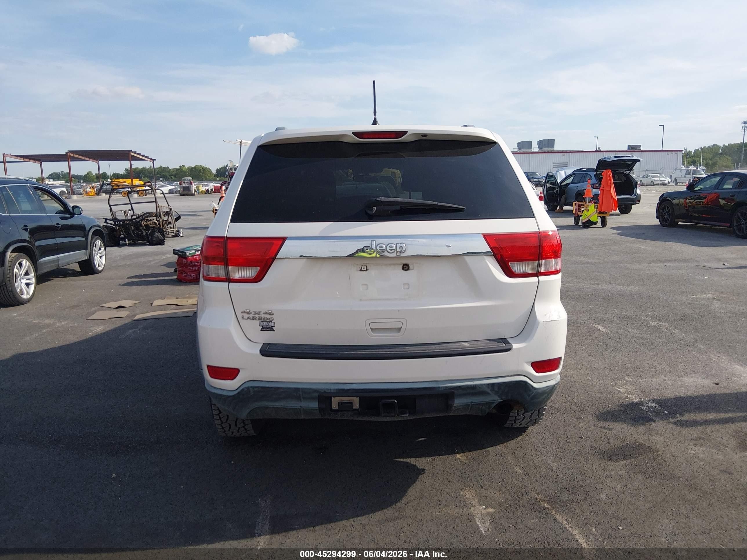 2012 Jeep Grand Cherokee Laredo White vin: 1C4RJFAG1CC148986
