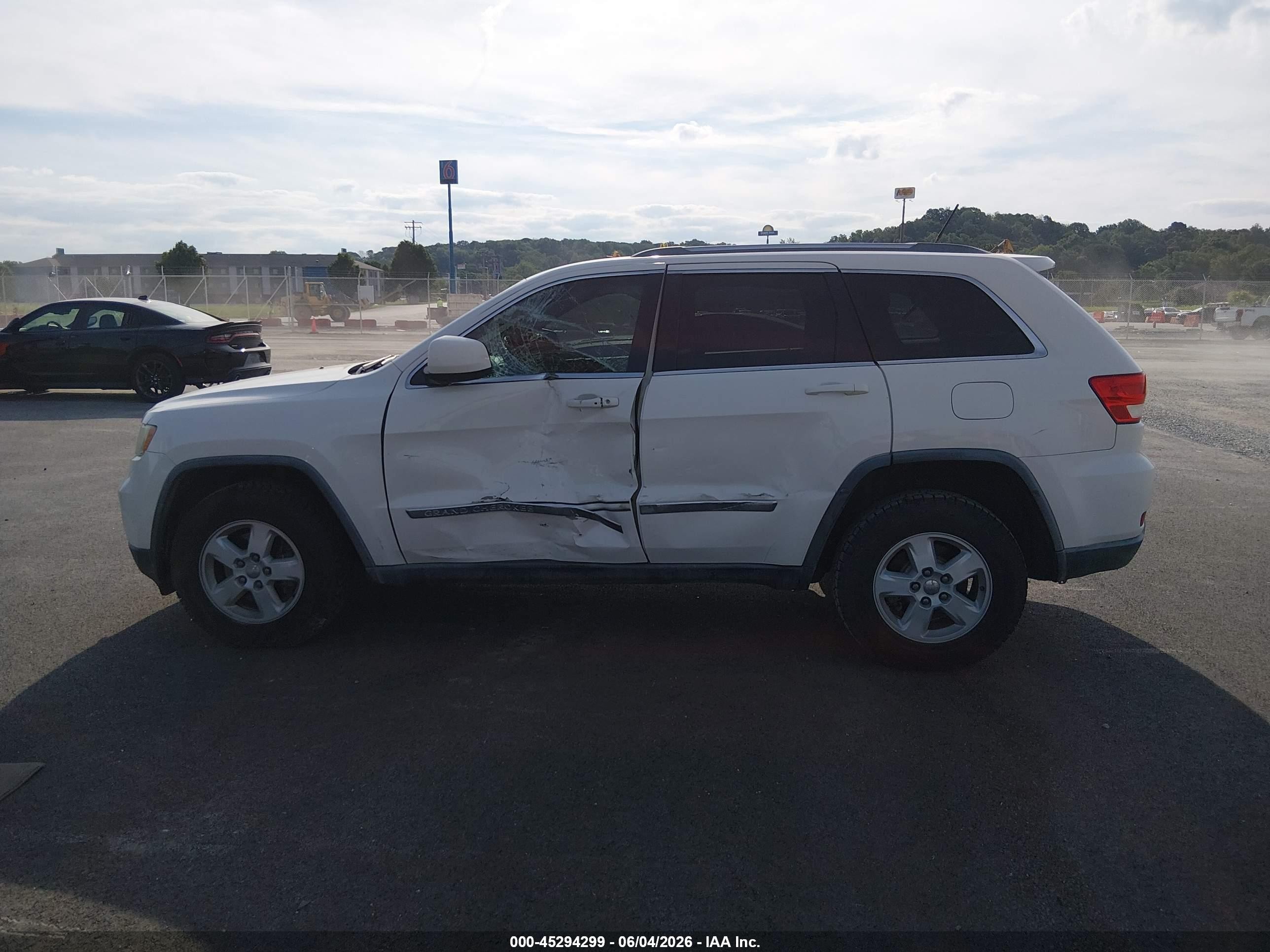 2012 Jeep Grand Cherokee Laredo White vin: 1C4RJFAG1CC148986