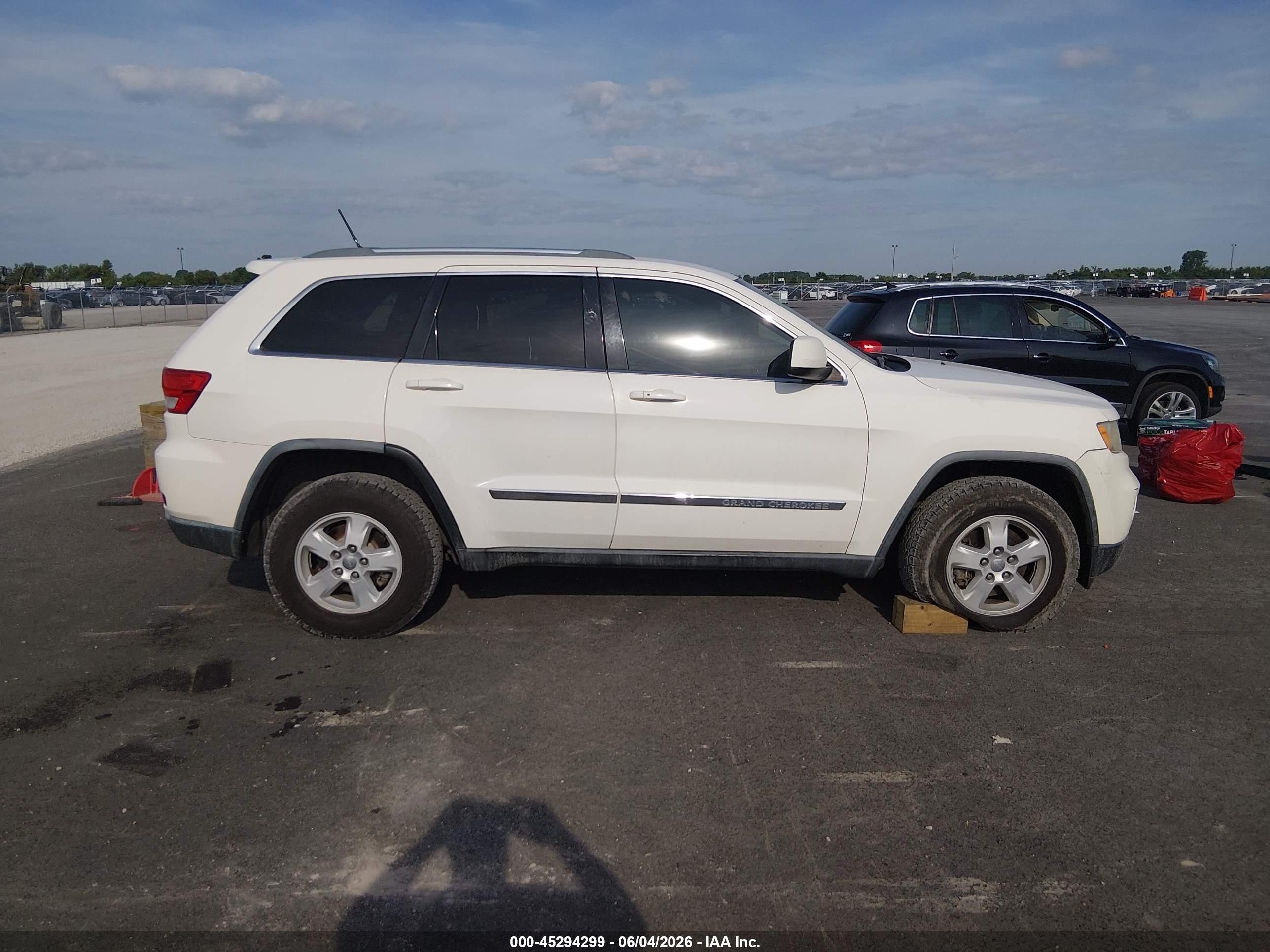 2012 Jeep Grand Cherokee Laredo White vin: 1C4RJFAG1CC148986