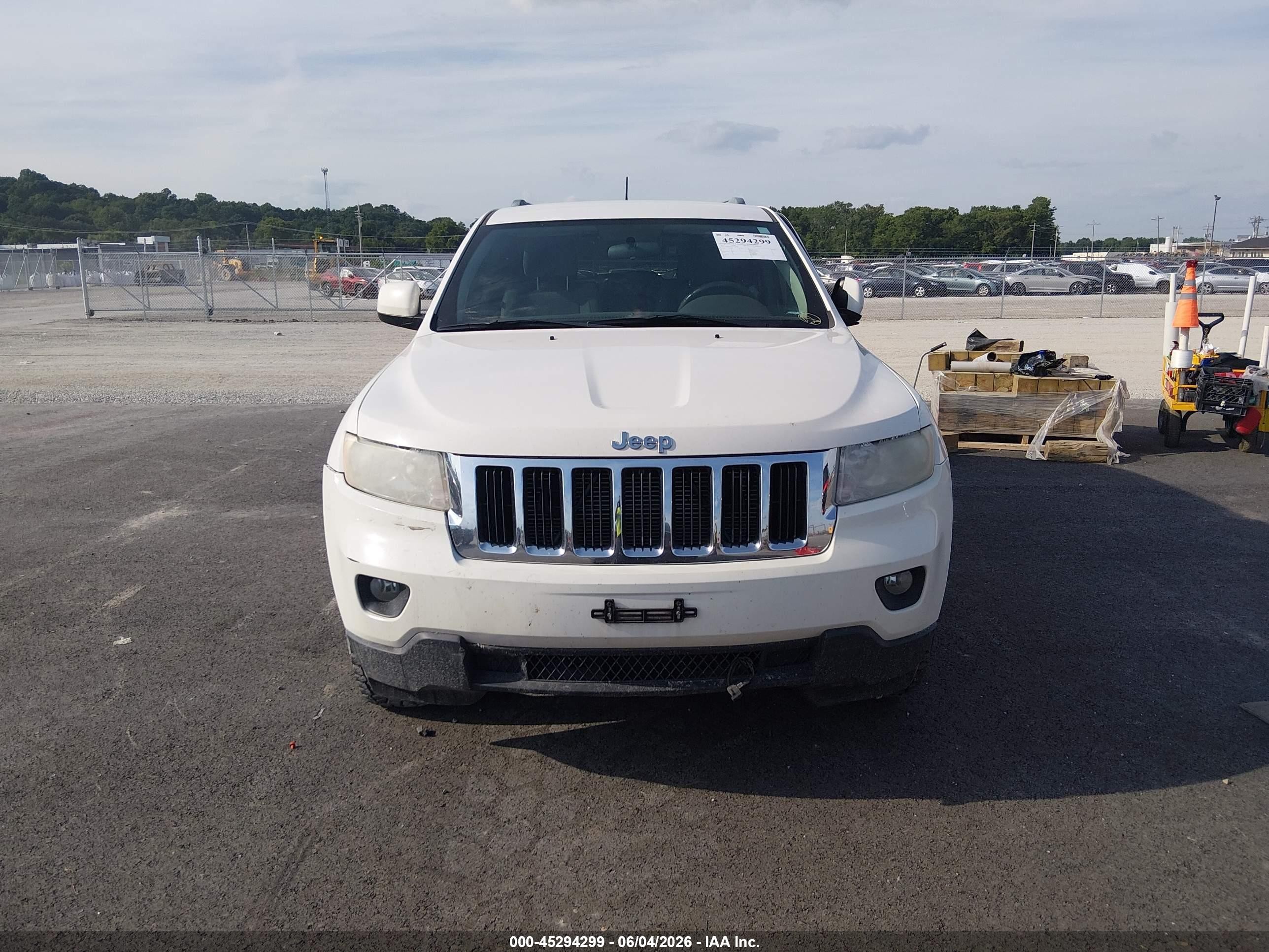 2012 Jeep Grand Cherokee Laredo White vin: 1C4RJFAG1CC148986