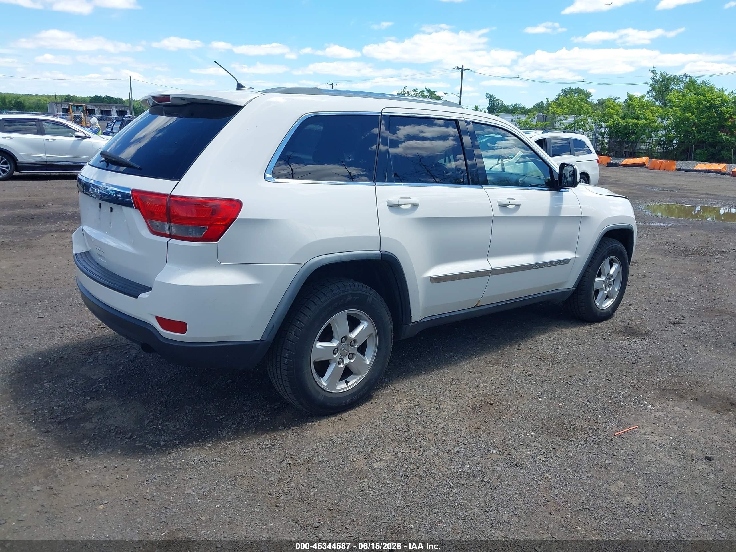 2012 Jeep Grand Cherokee Laredo White vin: 1C4RJFAG1CC156909