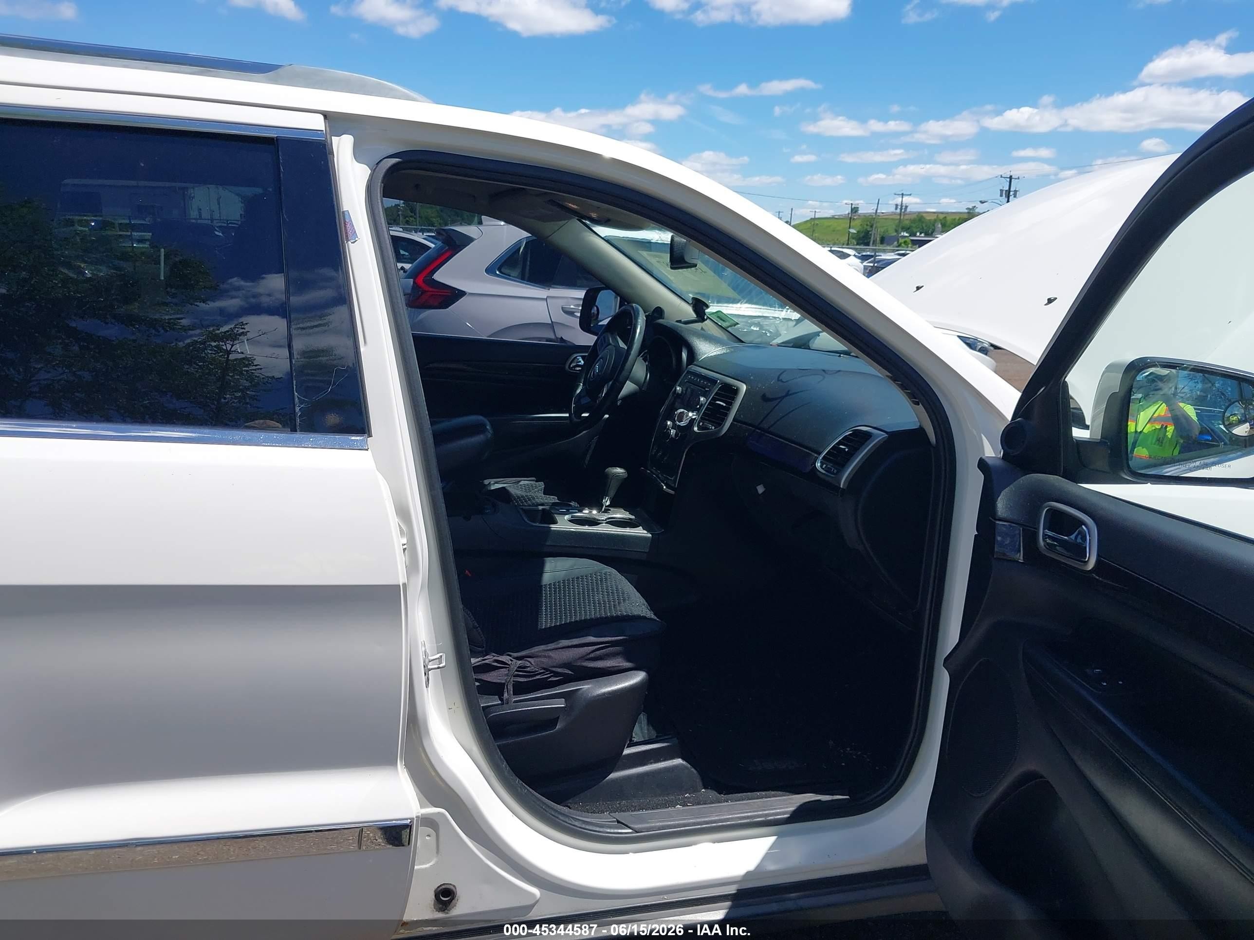 2012 Jeep Grand Cherokee Laredo White vin: 1C4RJFAG1CC156909