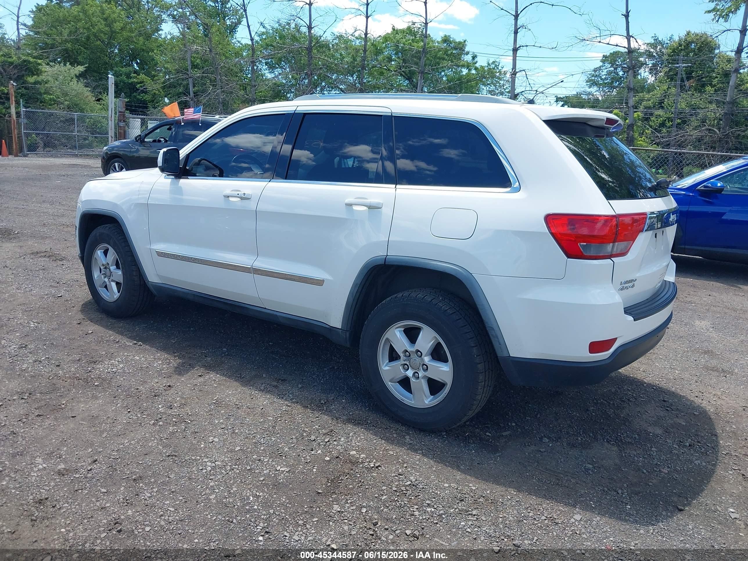 2012 Jeep Grand Cherokee Laredo White vin: 1C4RJFAG1CC156909