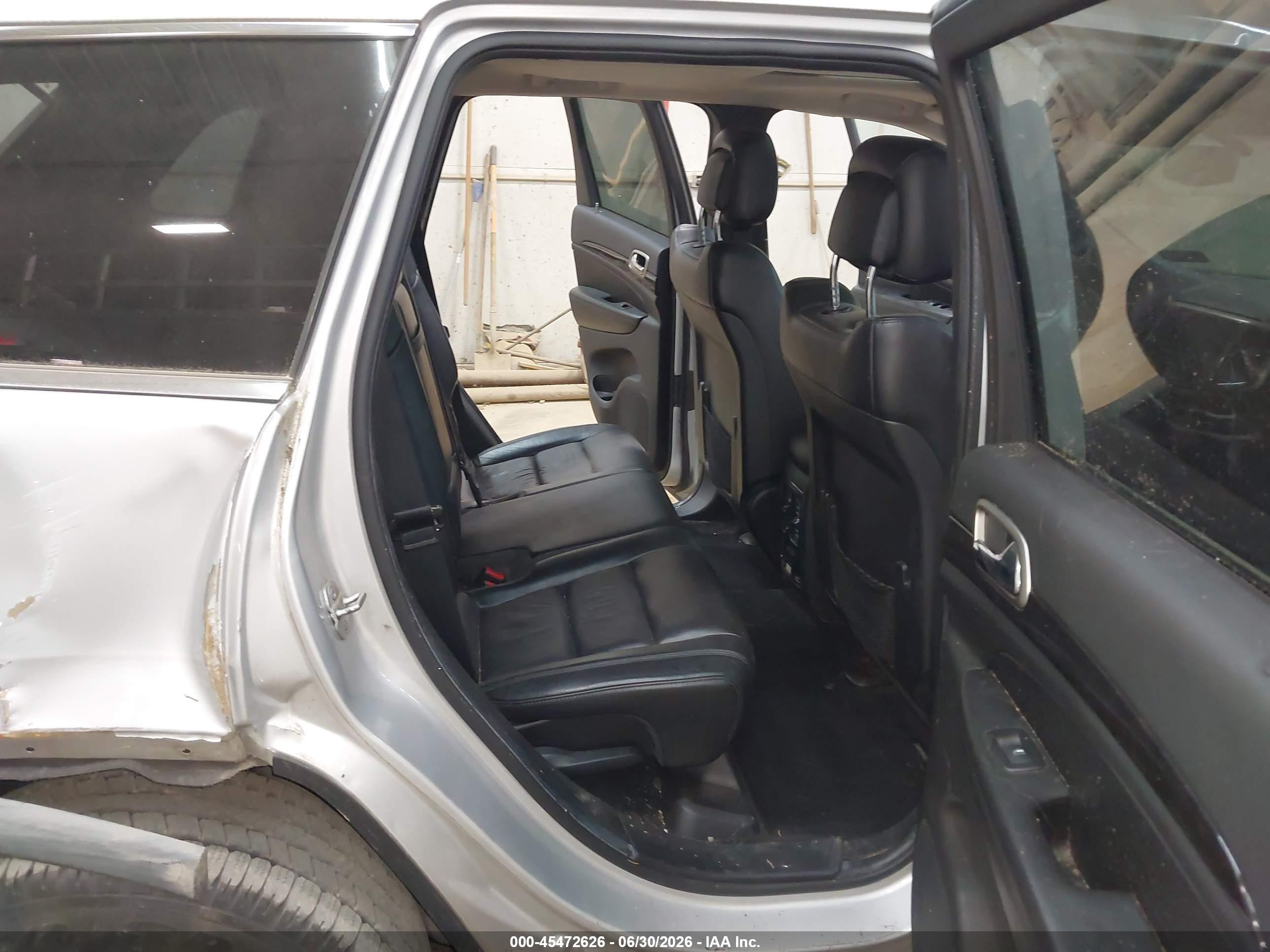 2012 Jeep Grand Cherokee Laredo Silver vin: 1C4RJFAG1CC179669