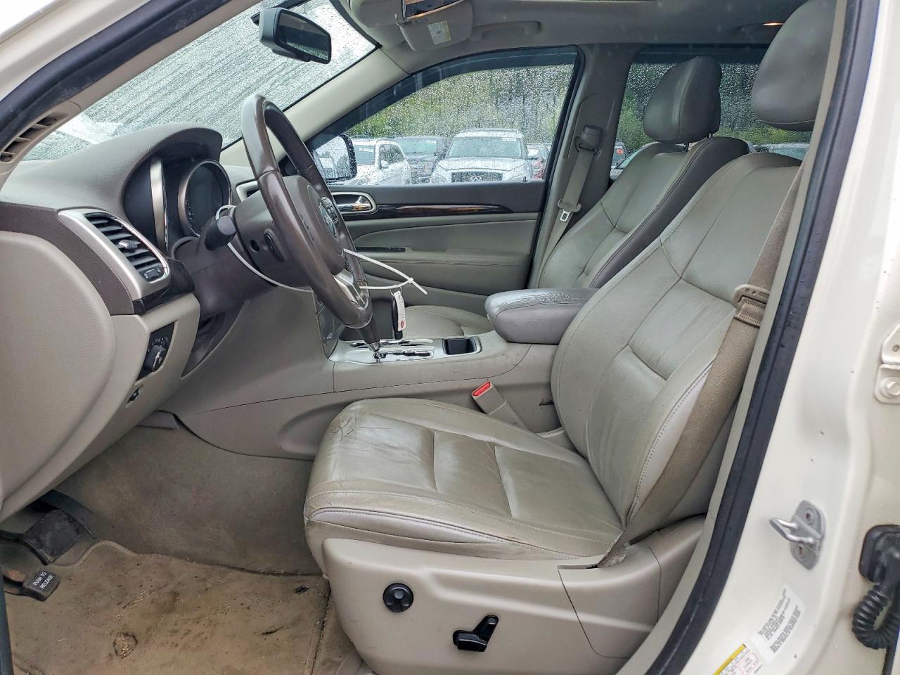 2012 Jeep Grand Cherokee Laredo White vin: 1C4RJFAG1CC267511