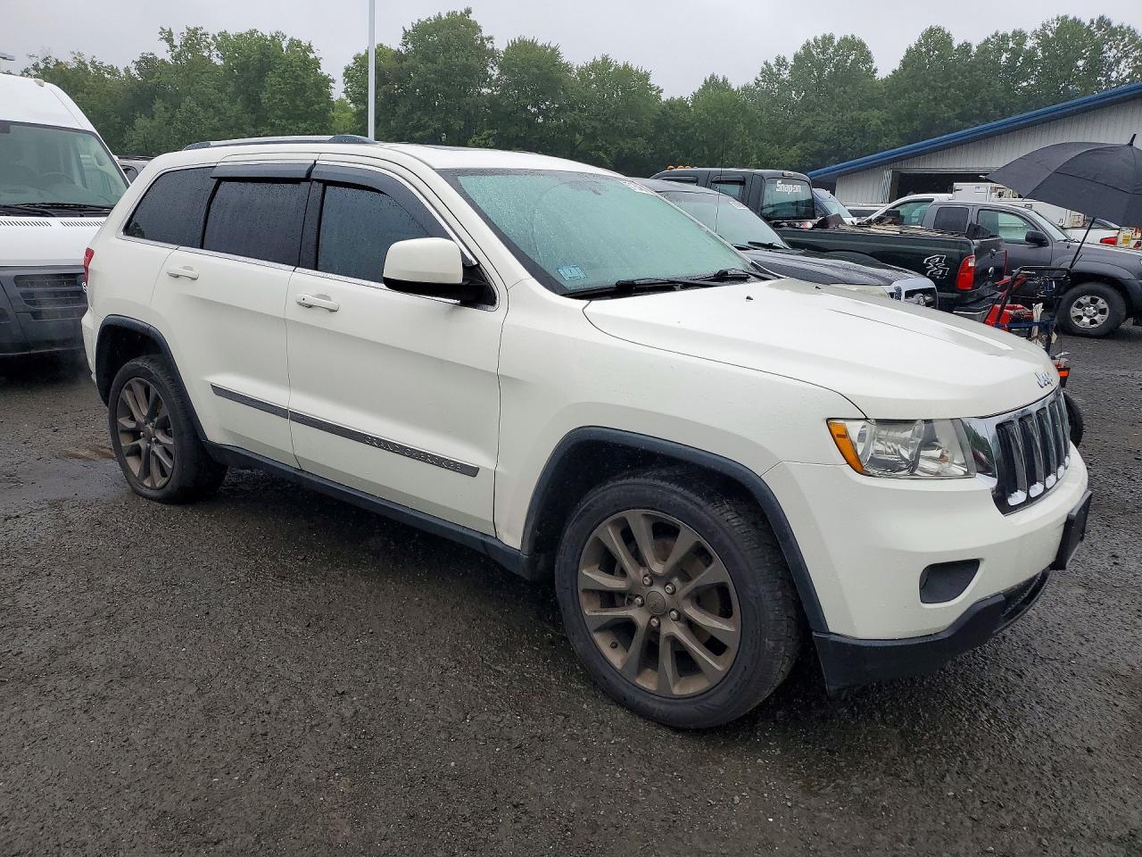 2012 Jeep Grand Cherokee Laredo White vin: 1C4RJFAG1CC267511