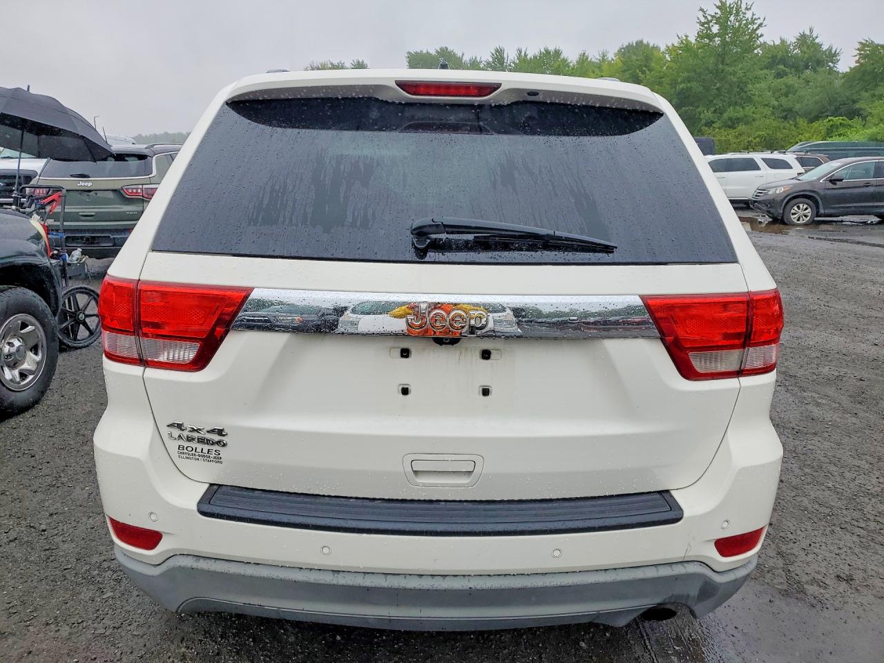 2012 Jeep Grand Cherokee Laredo White vin: 1C4RJFAG1CC267511