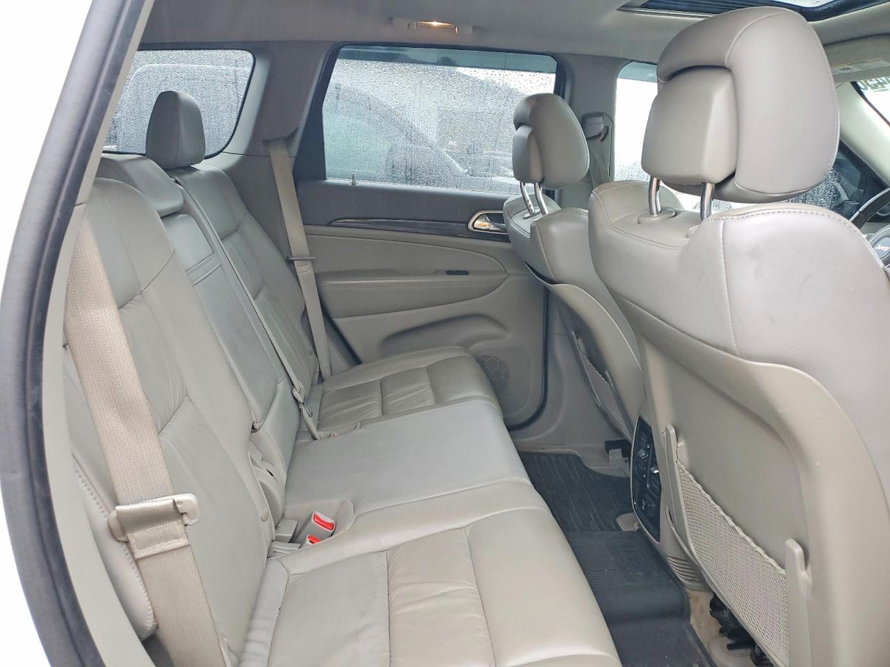 2012 Jeep Grand Cherokee Laredo White vin: 1C4RJFAG1CC267511