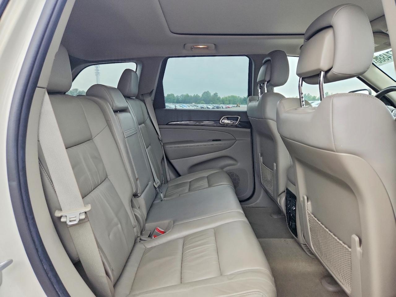 2012 Jeep Grand Cherokee Laredo White vin: 1C4RJFAG1CC269453