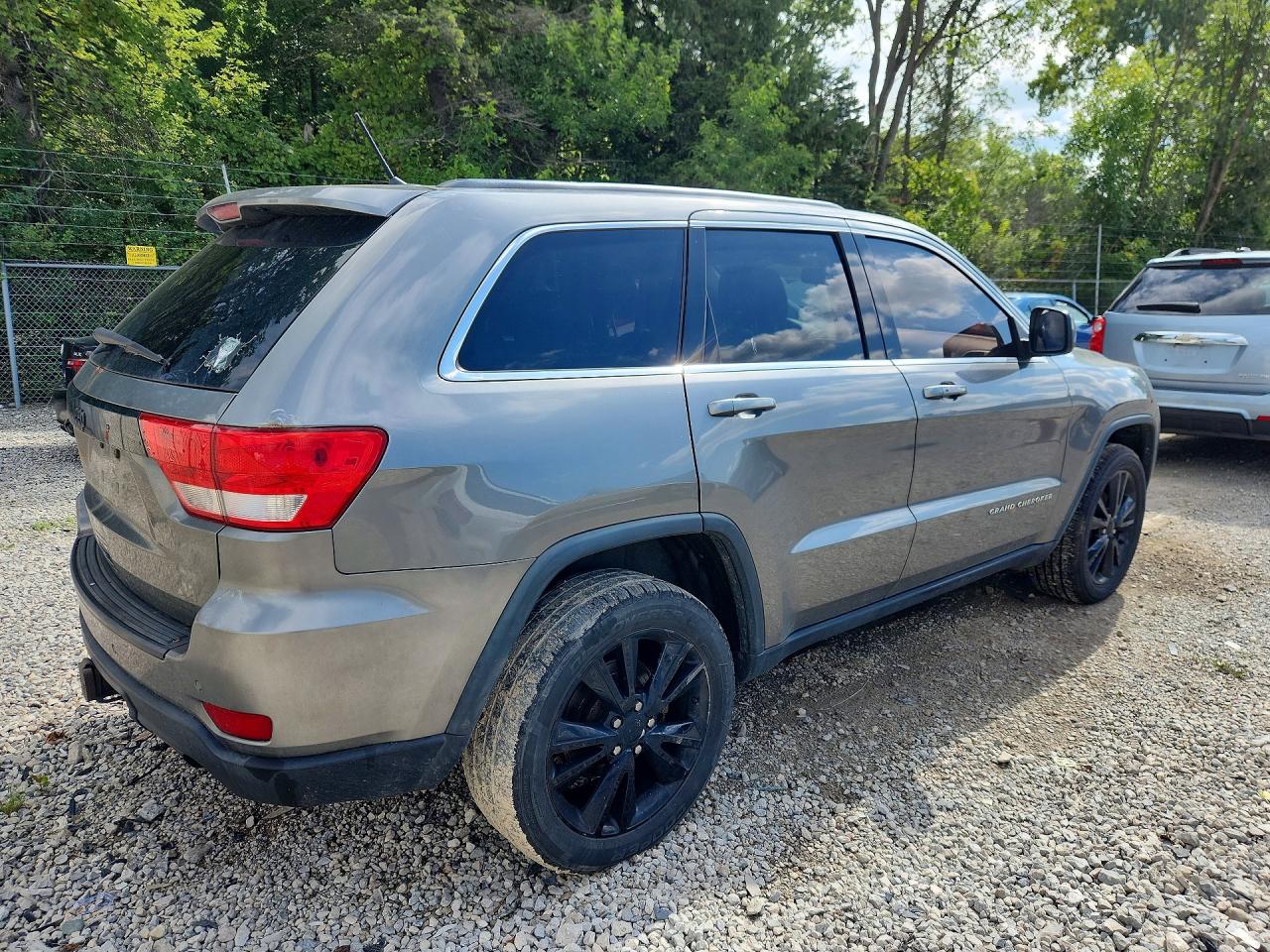 2012 Jeep Grand Cherokee Laredo Gray vin: 1C4RJFAG1CC333636