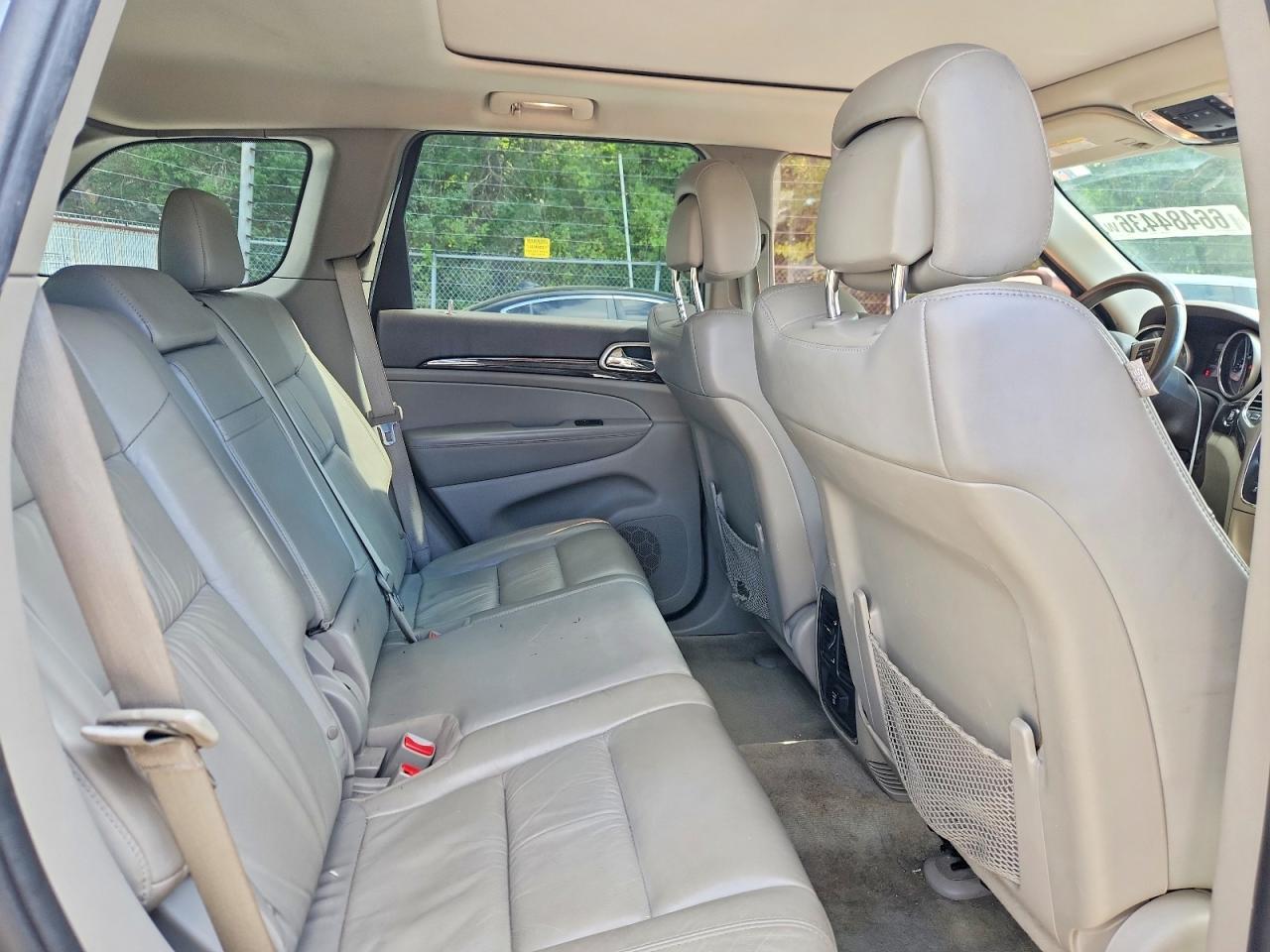 2012 Jeep Grand Cherokee Laredo Gray vin: 1C4RJFAG1CC333636