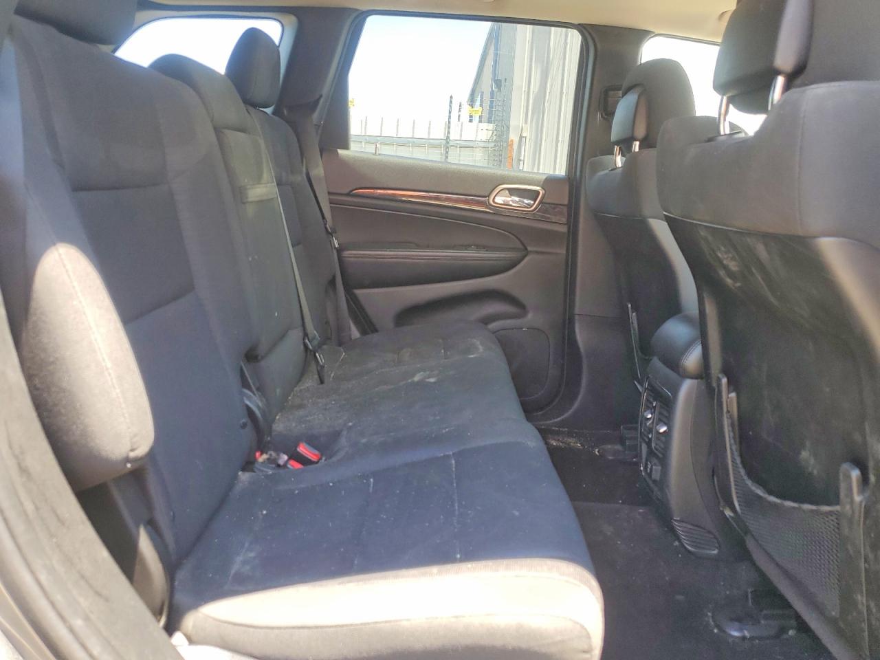 2012 Jeep Grand Cherokee Laredo Silver vin: 1C4RJFAG1CC347732
