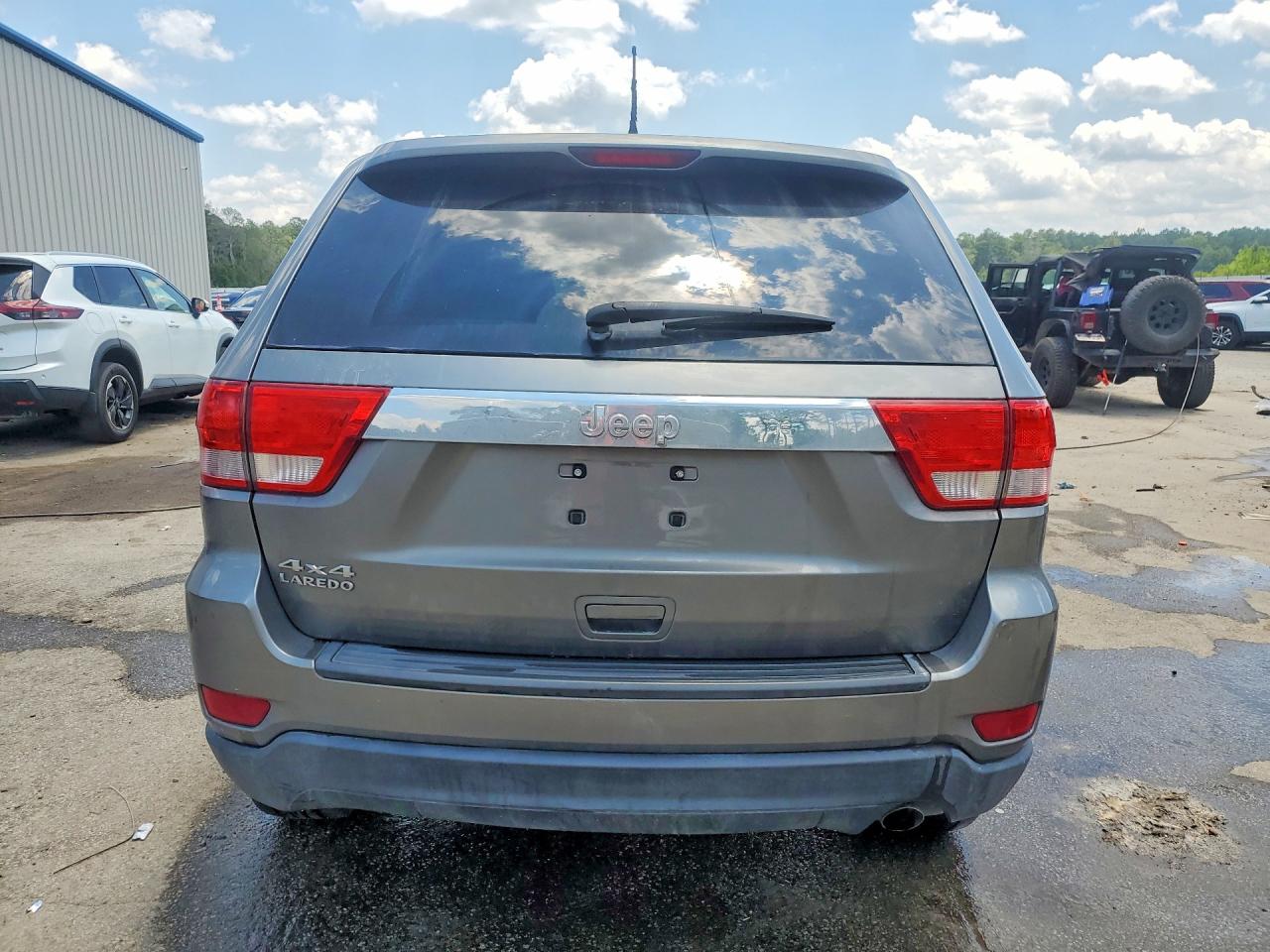 2012 Jeep Grand Cherokee Laredo Silver vin: 1C4RJFAG1CC347732