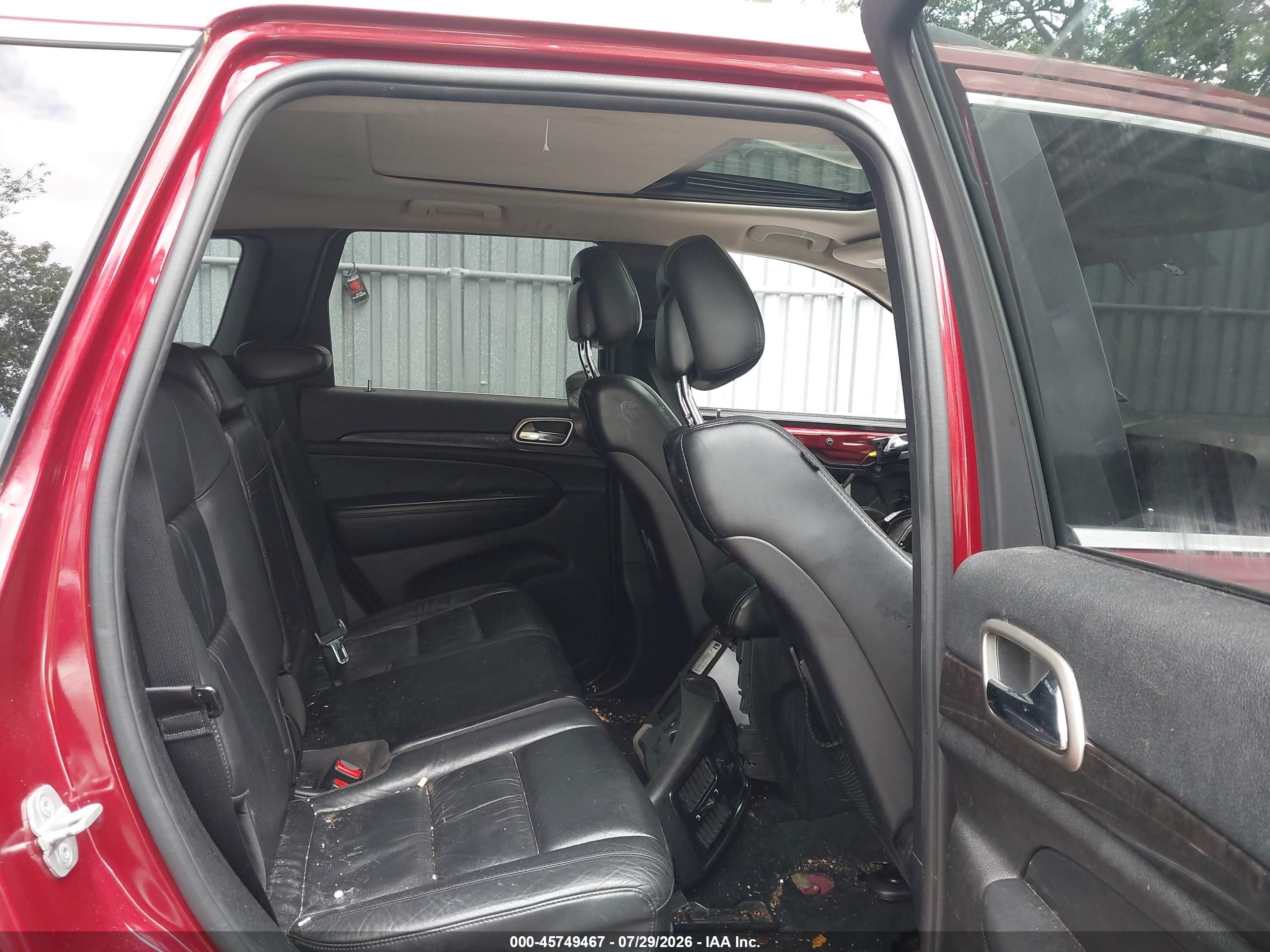 2012 Jeep Grand Cherokee Laredo Red vin: 1C4RJFAG1CC350310