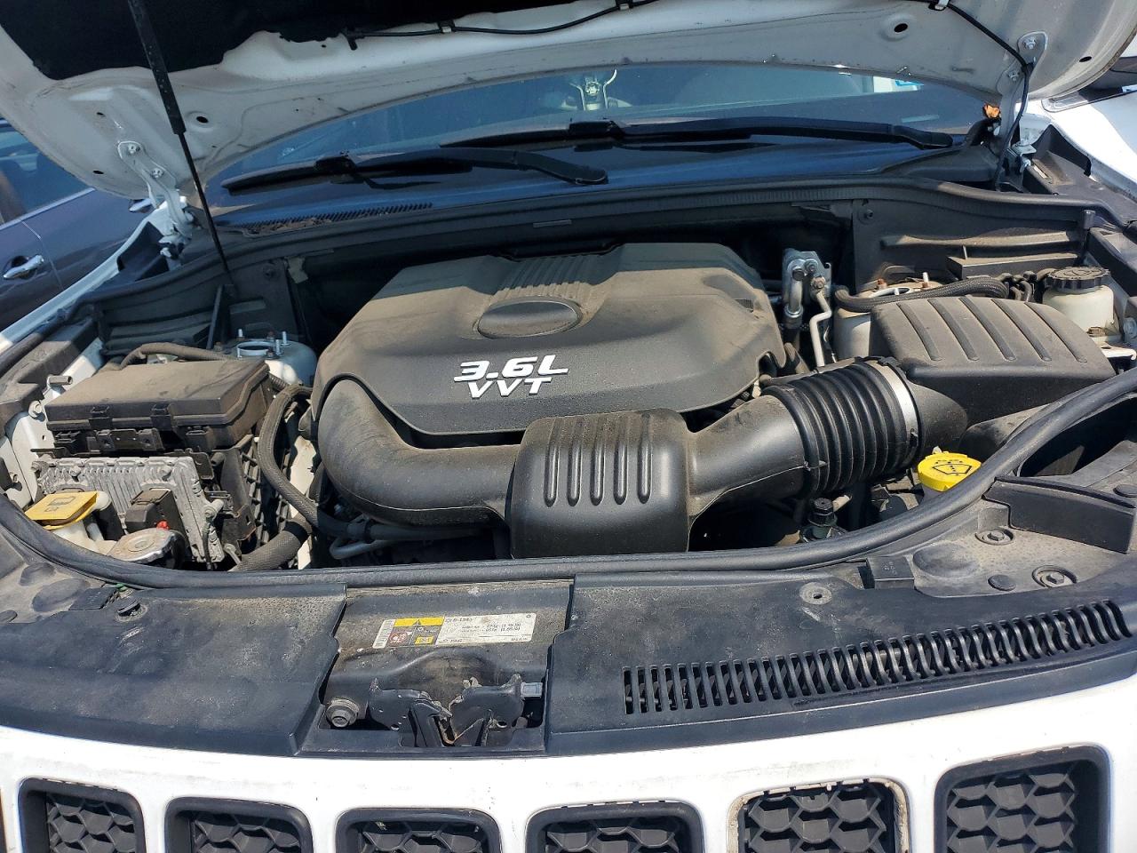 2014 Jeep Grand Cherokee Laredo White vin: 1C4RJFAG1EC182039