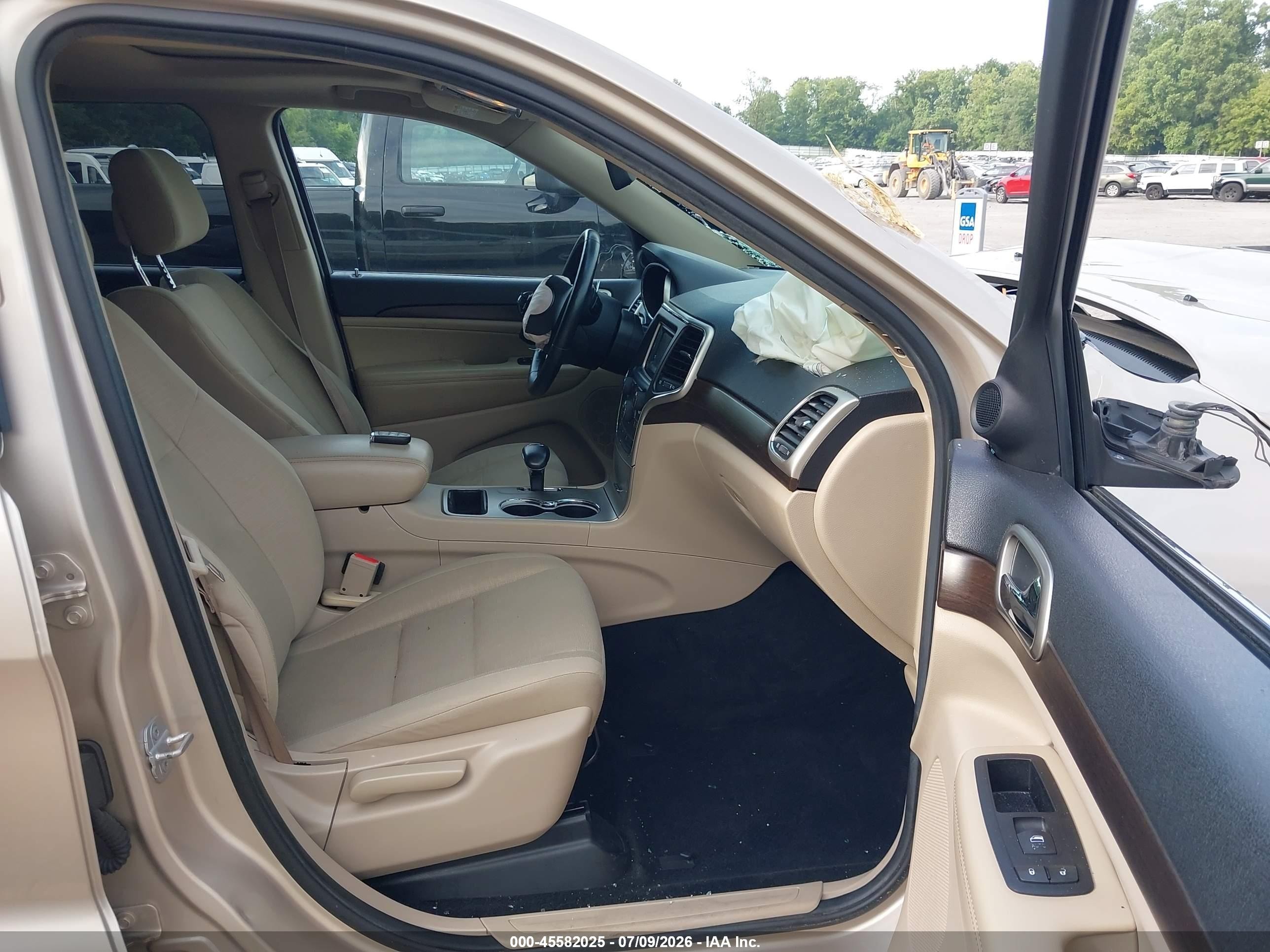 2014 Jeep Grand Cherokee Laredo Beige vin: 1C4RJFAG1EC268757