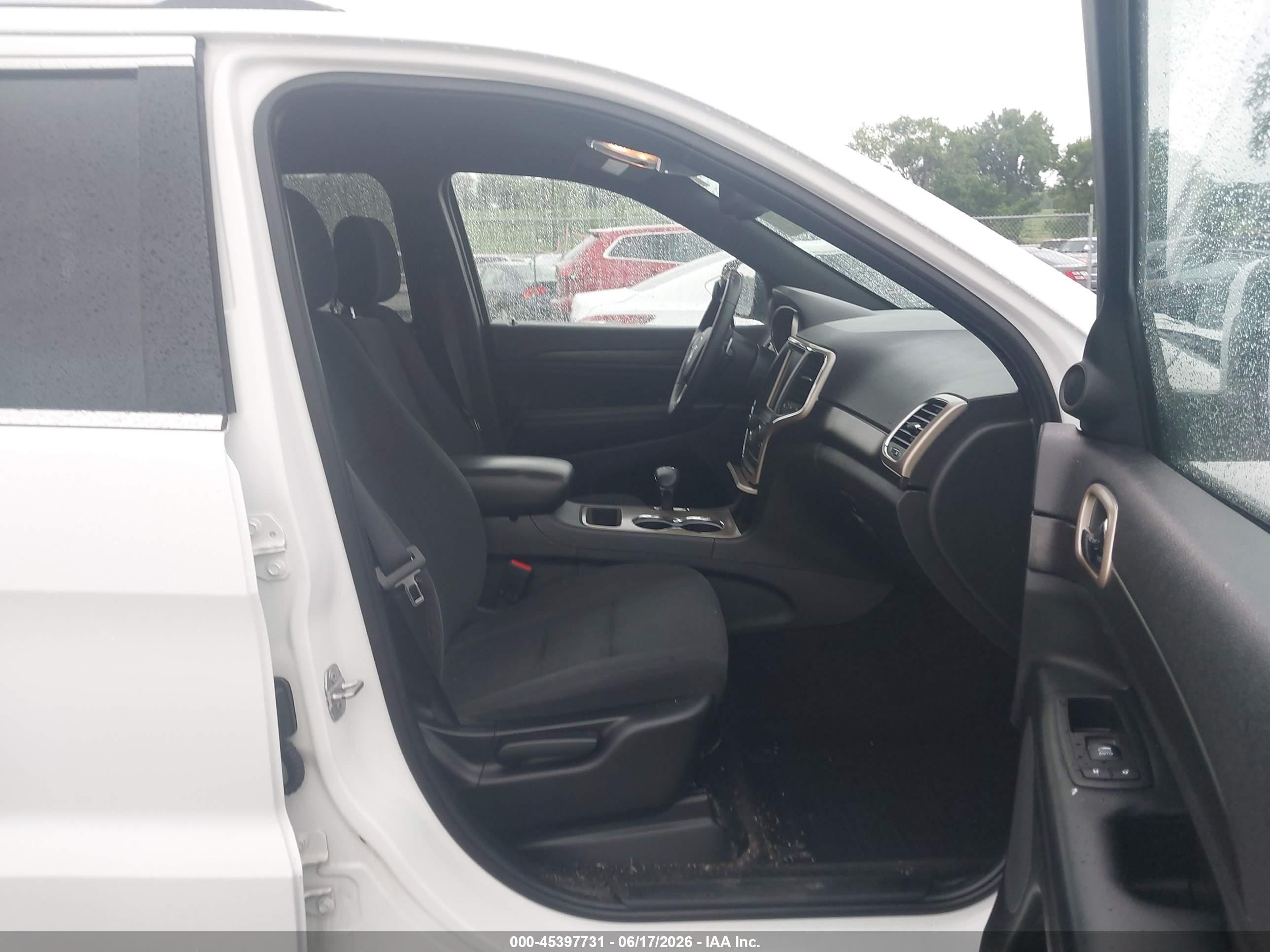 2014 Jeep Grand Cherokee Laredo White vin: 1C4RJFAG1EC413344