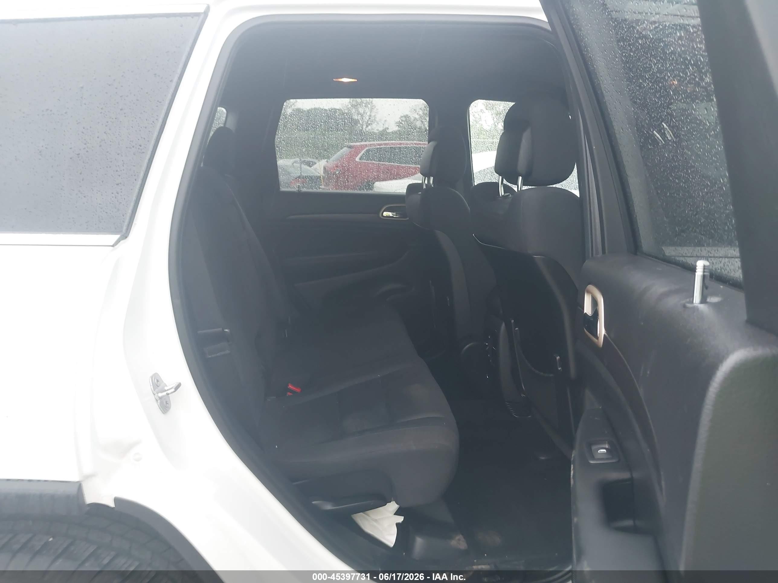 2014 Jeep Grand Cherokee Laredo White vin: 1C4RJFAG1EC413344