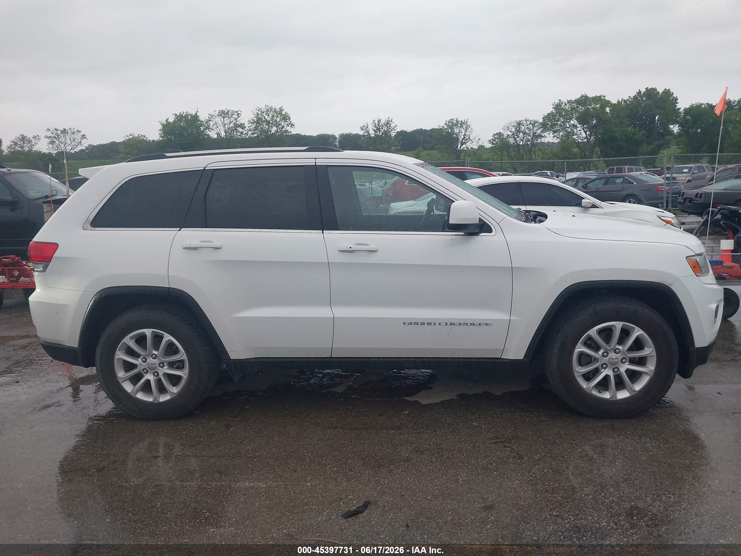 2014 Jeep Grand Cherokee Laredo White vin: 1C4RJFAG1EC413344