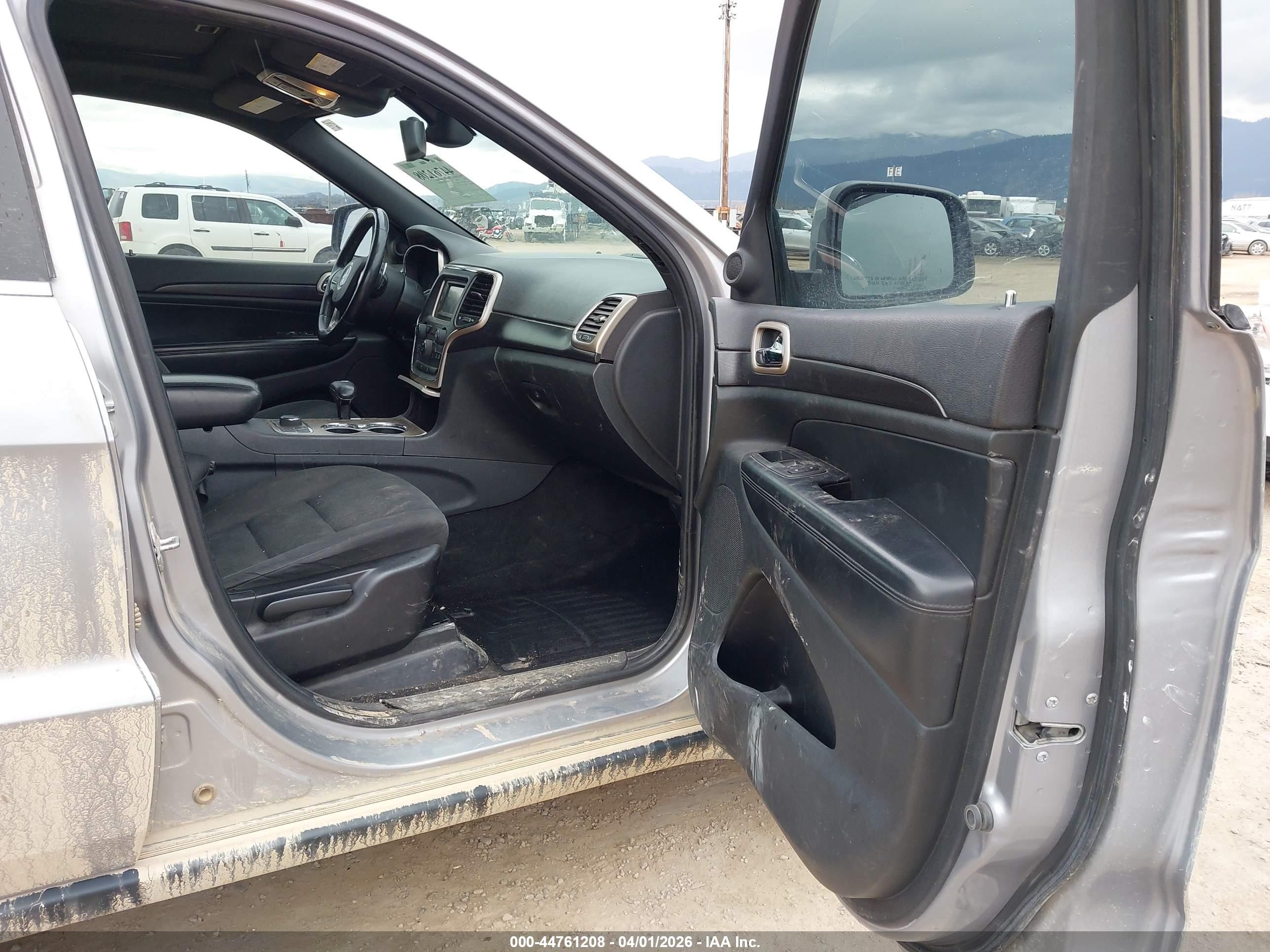 2014 Jeep Grand Cherokee Laredo Серебряный vin: 1C4RJFAG1EC414090